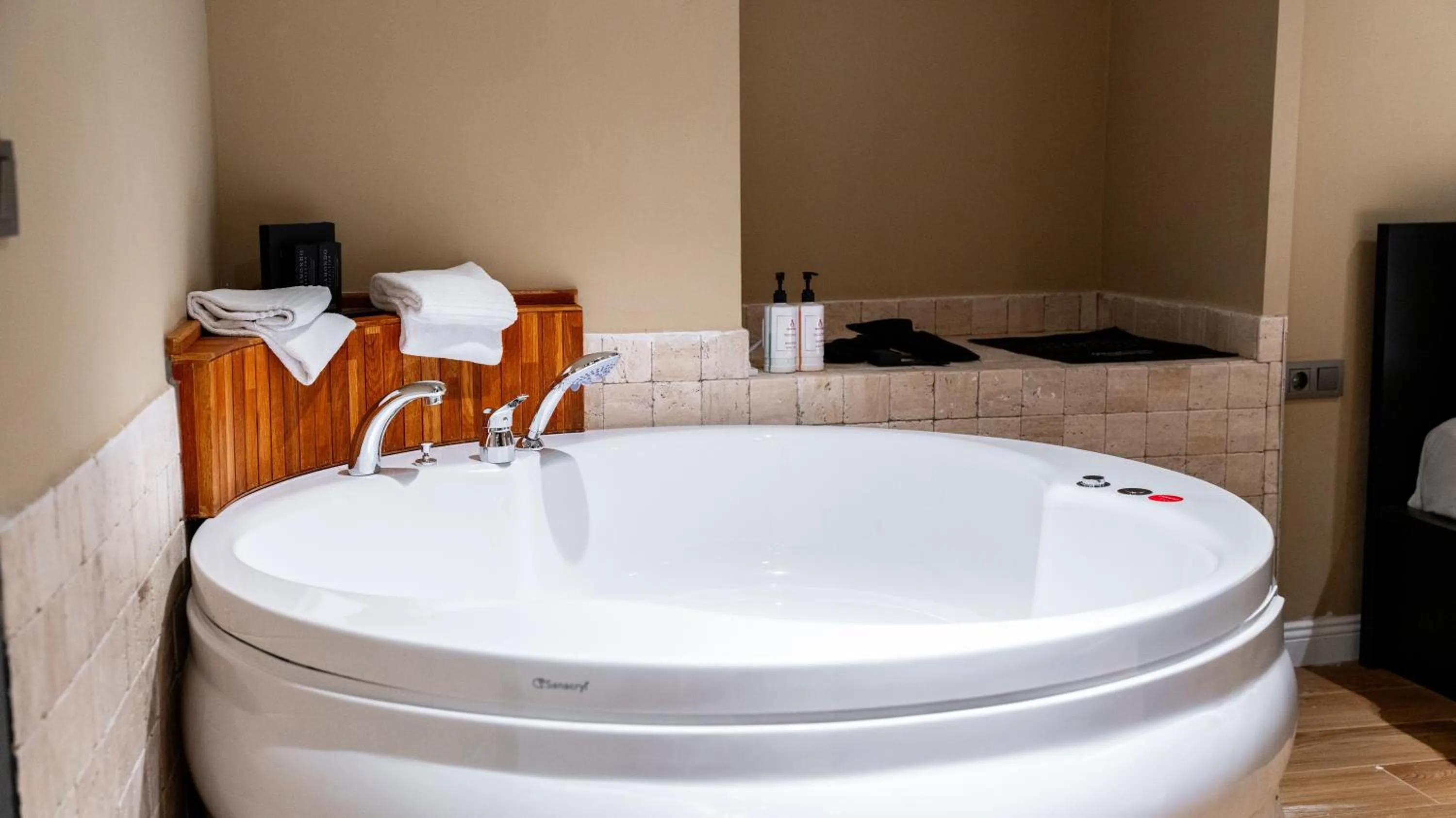 Hot Tub in DeCamondo Residence