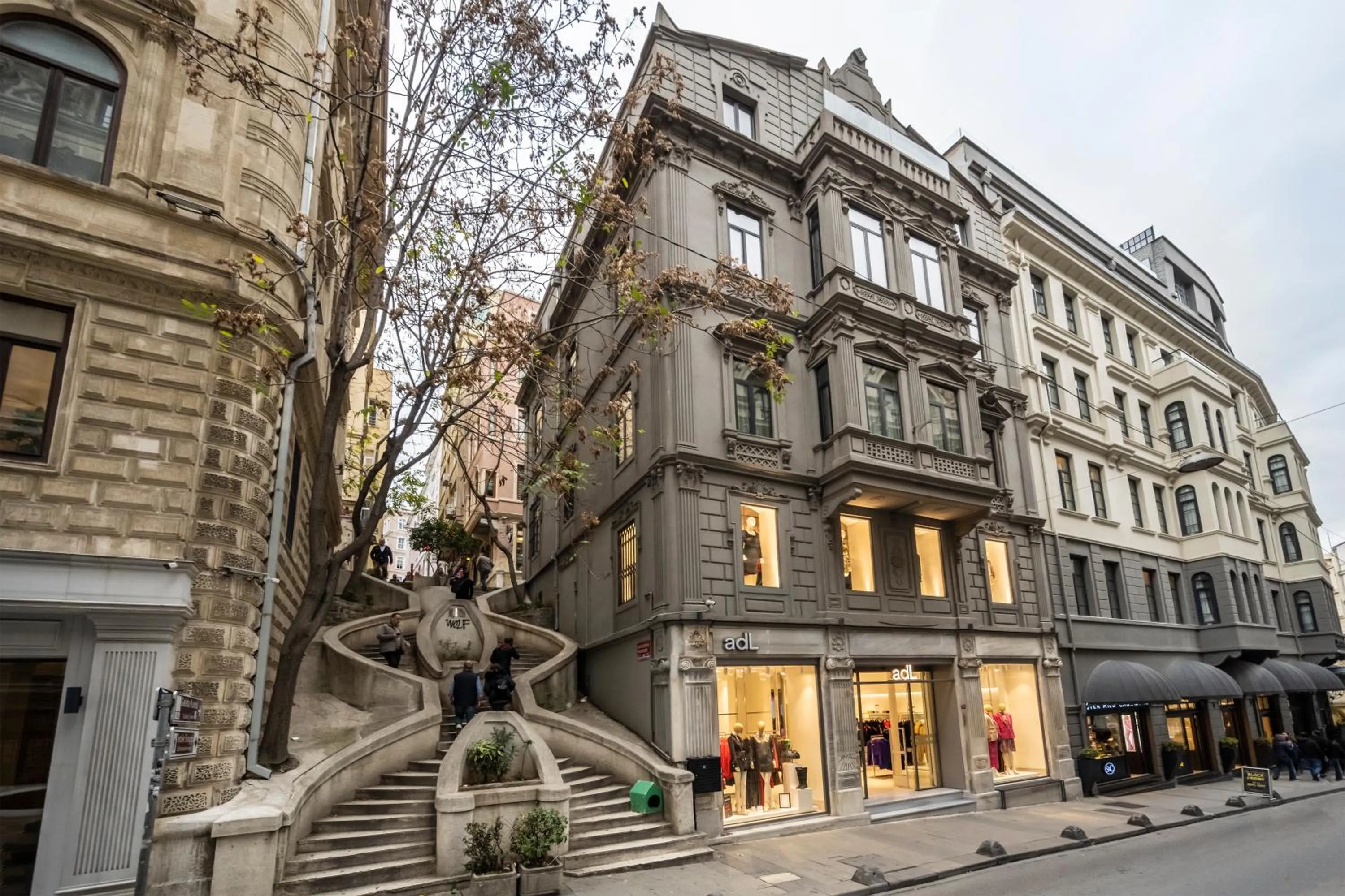 Property building in DeCamondo Residence