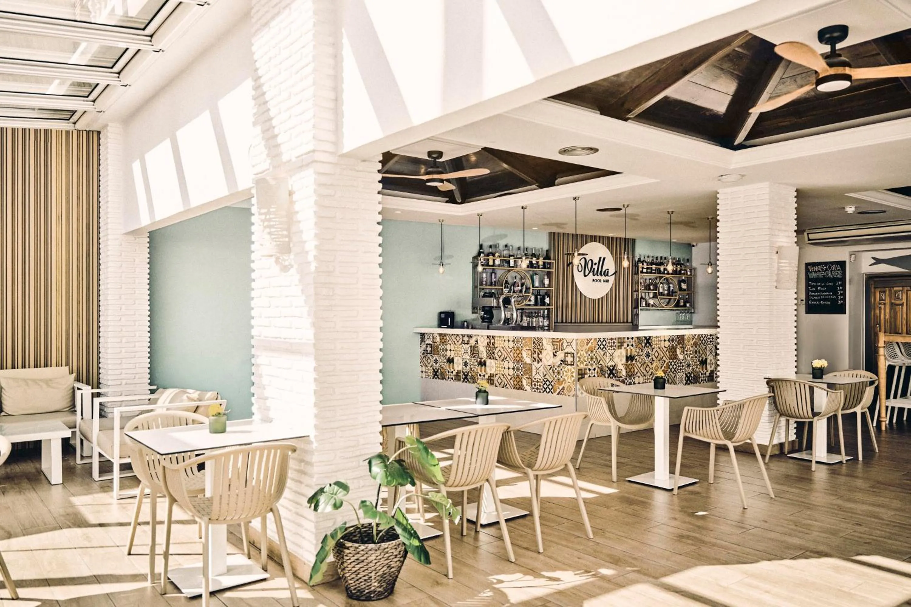 Restaurant/places to eat in Beneste Villa Flamenca Hotel