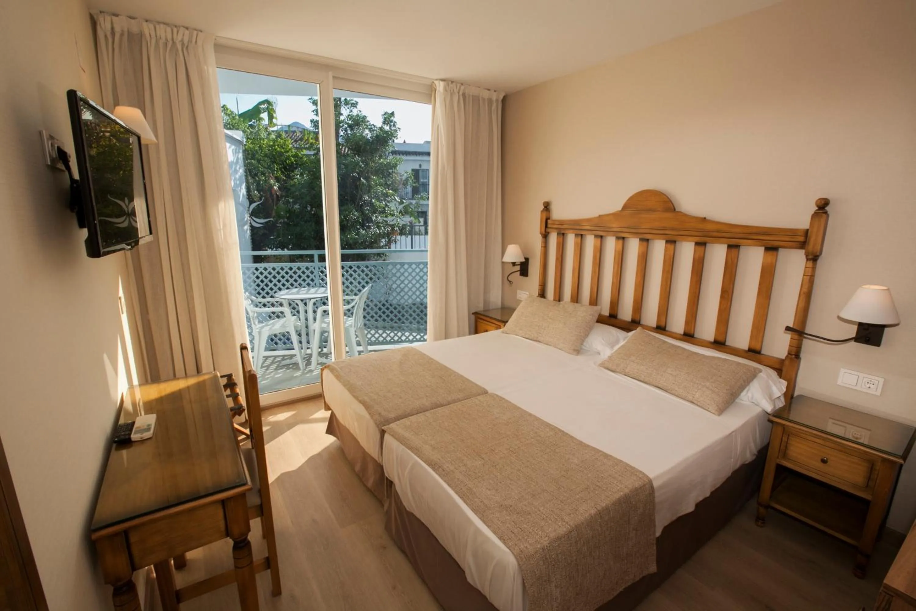 Photo of the whole room, Bed in Hotel Villa Flamenca