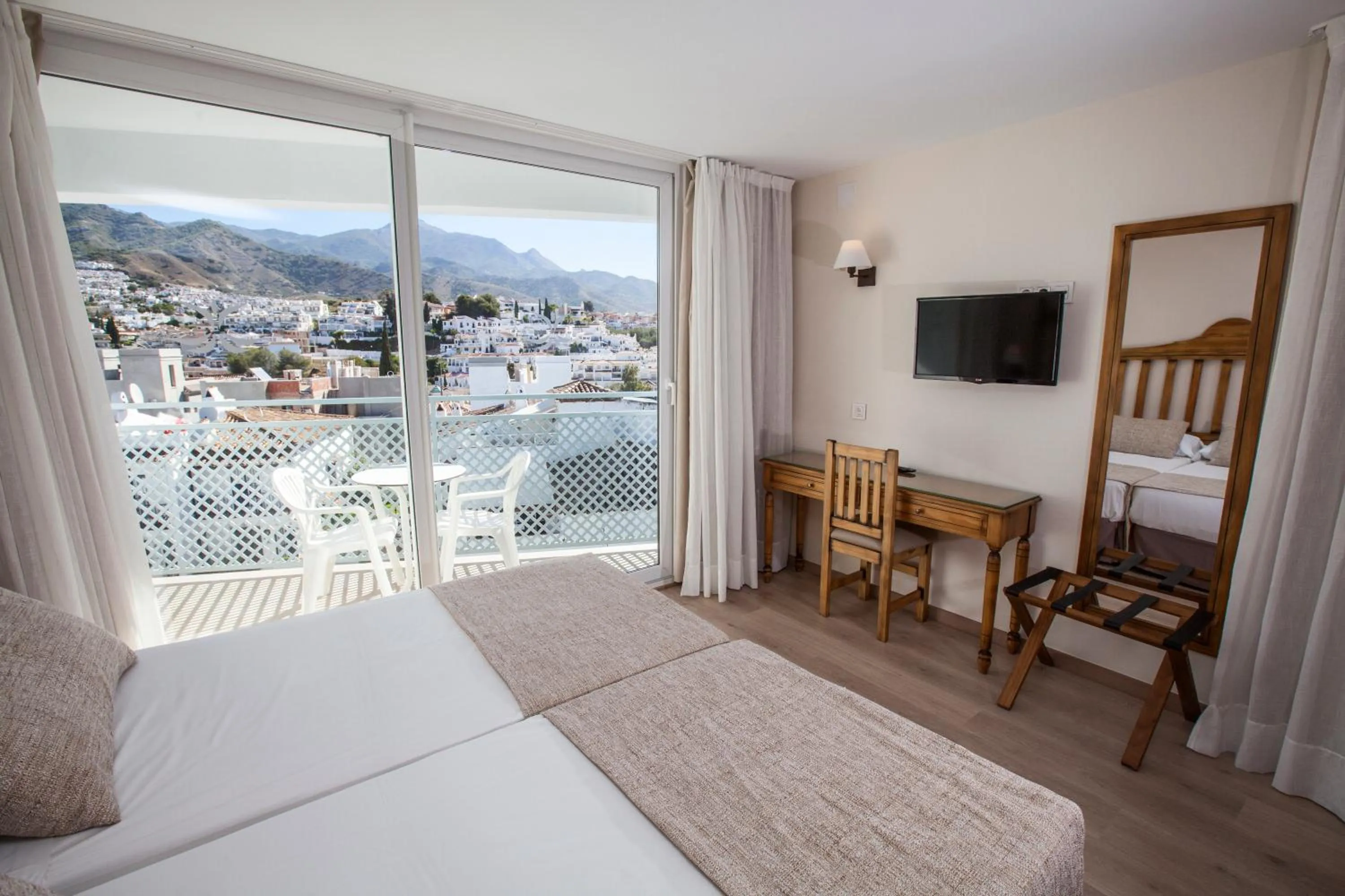 Bed in Hotel Villa Flamenca