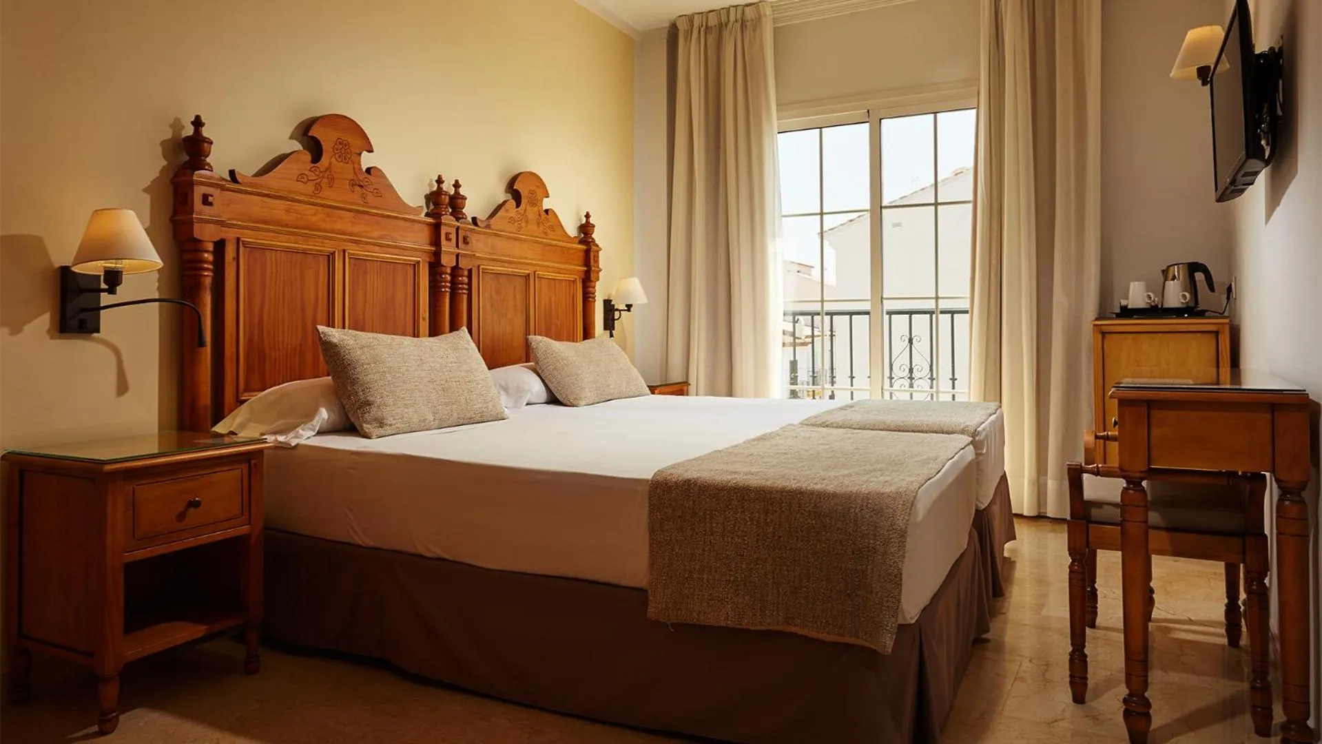 Bed in Hotel Villa Flamenca