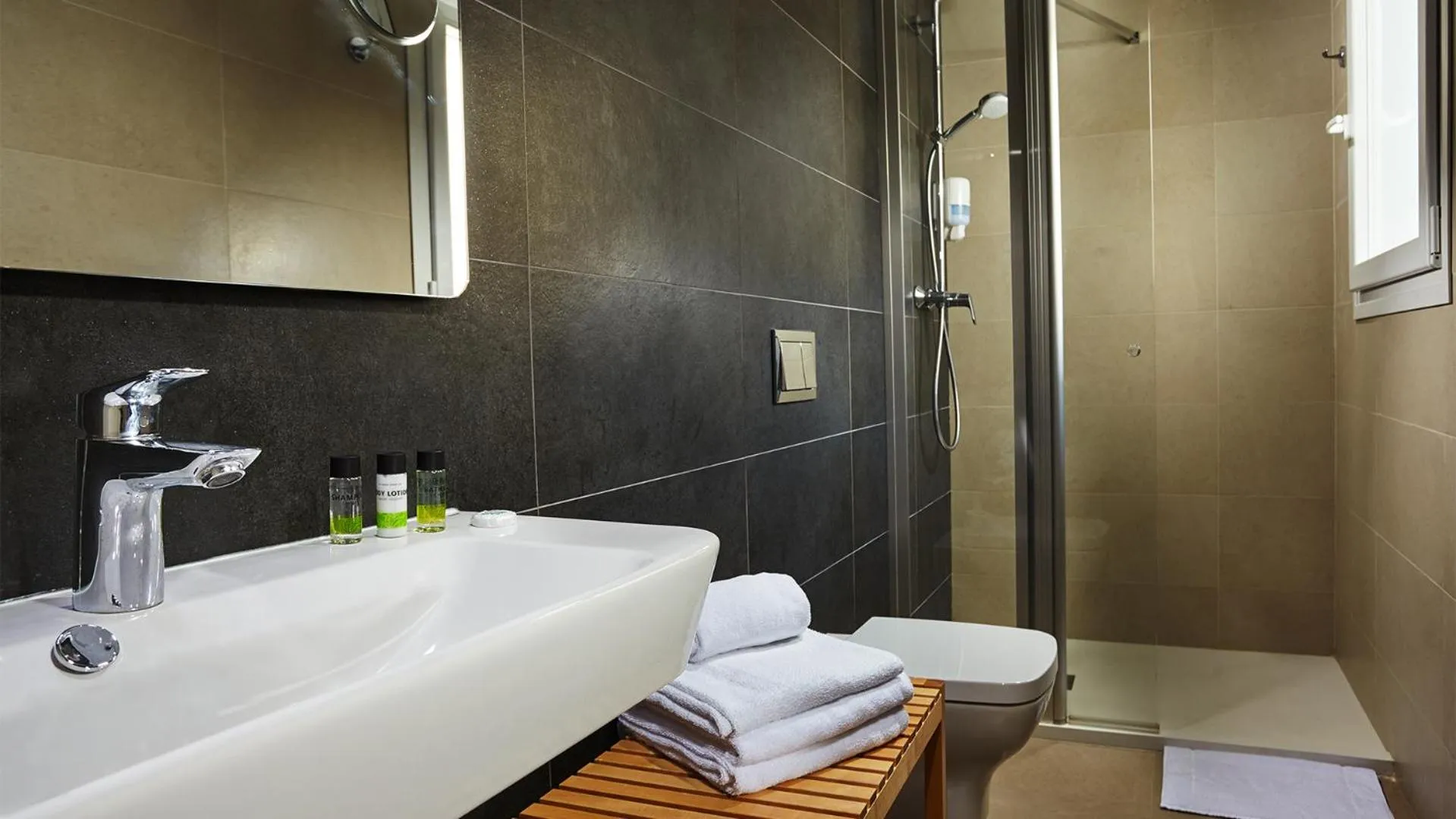 Bathroom in Hotel Villa Flamenca