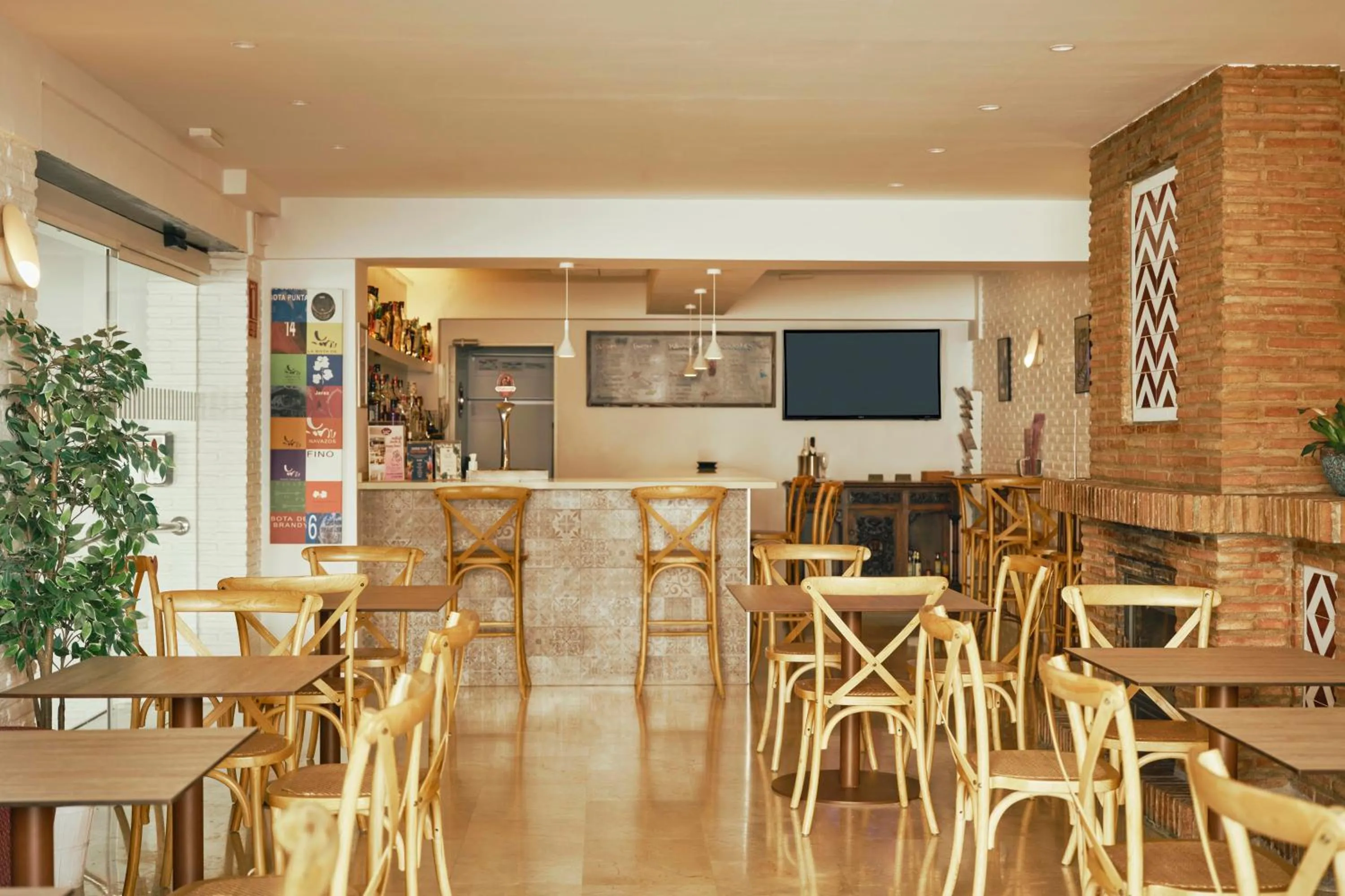 Restaurant/places to eat in Beneste Villa Flamenca Hotel