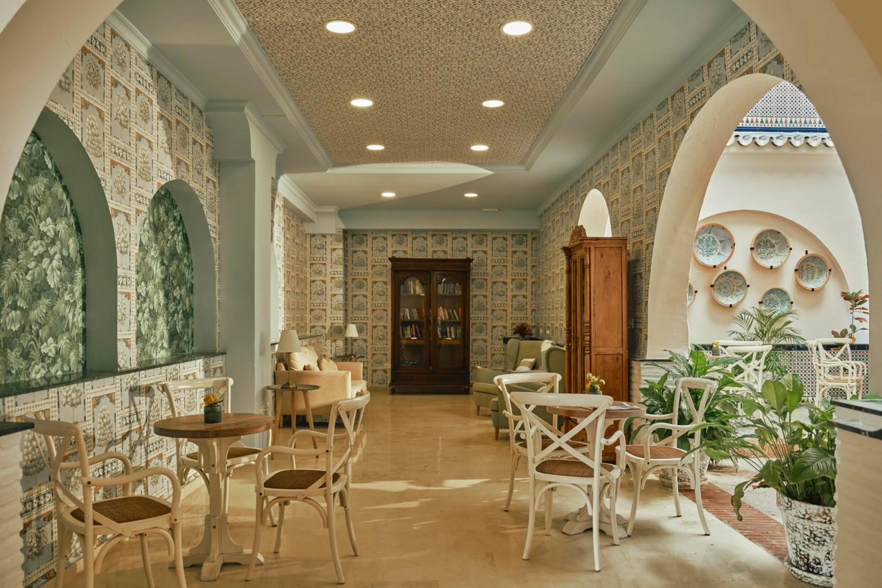 Library in Beneste Villa Flamenca Hotel