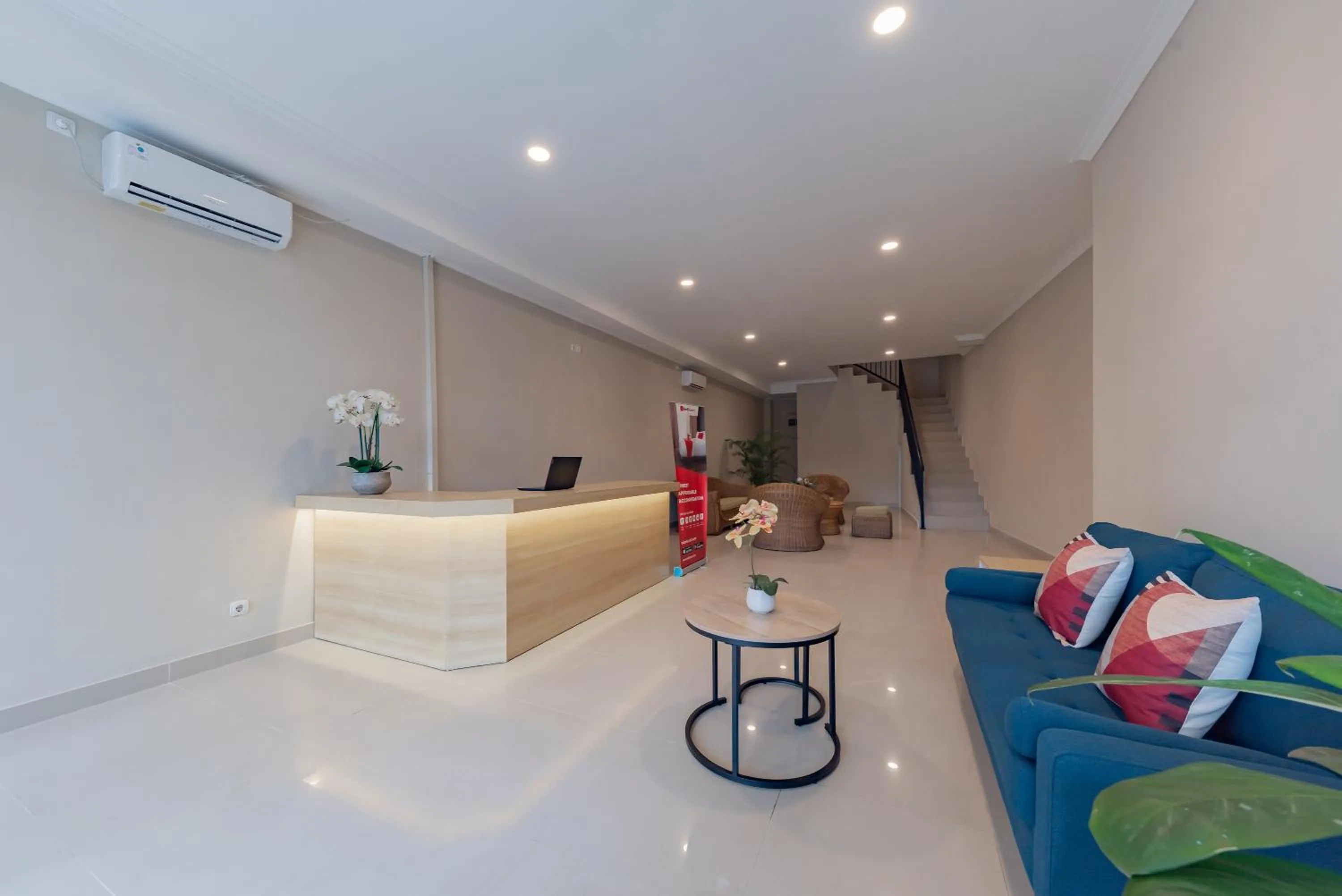 Living room in RedDoorz Plus near Surapati Core