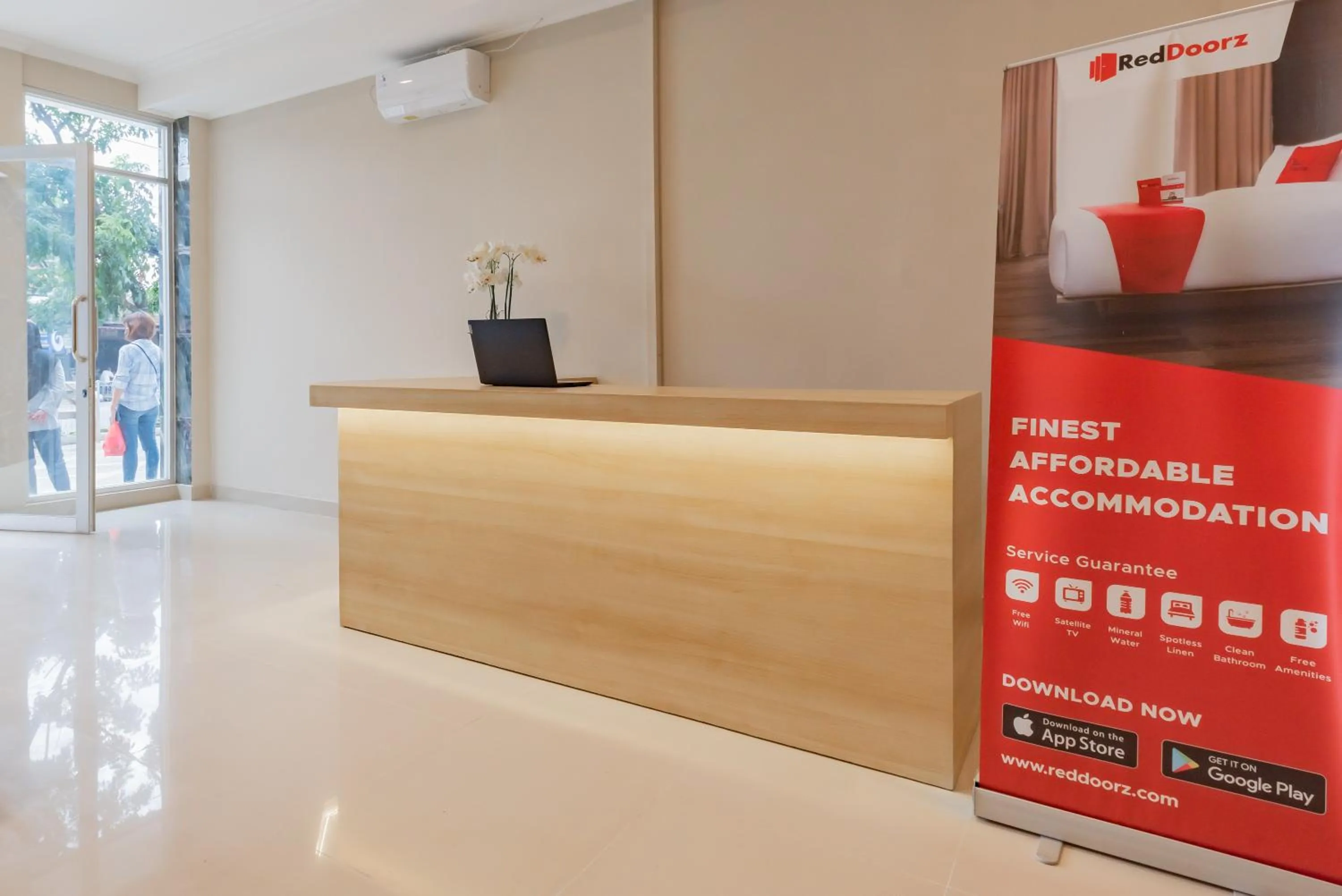 Lobby or reception in RedDoorz Plus near Surapati Core