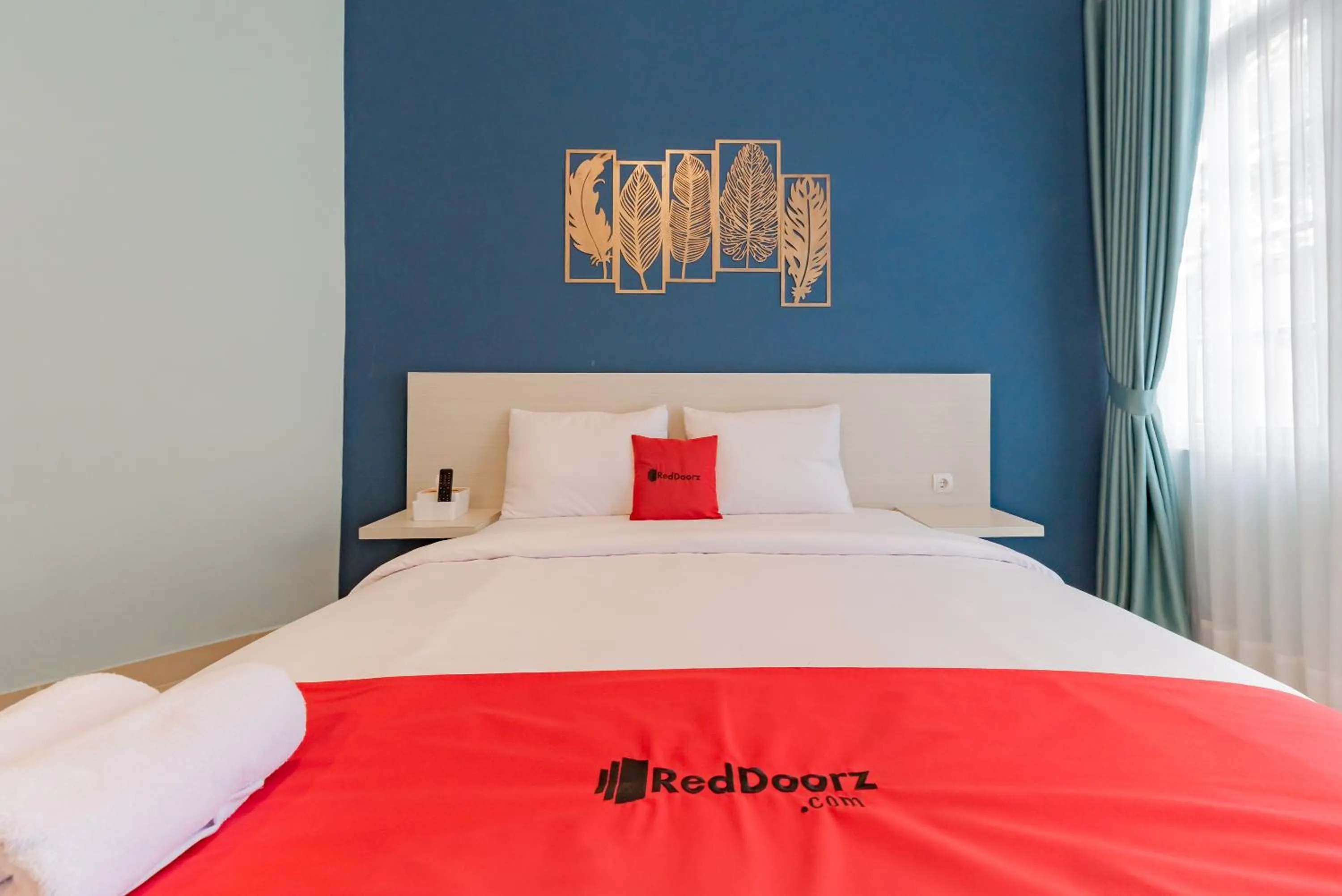 Bedroom, Bed in RedDoorz Plus near Surapati Core