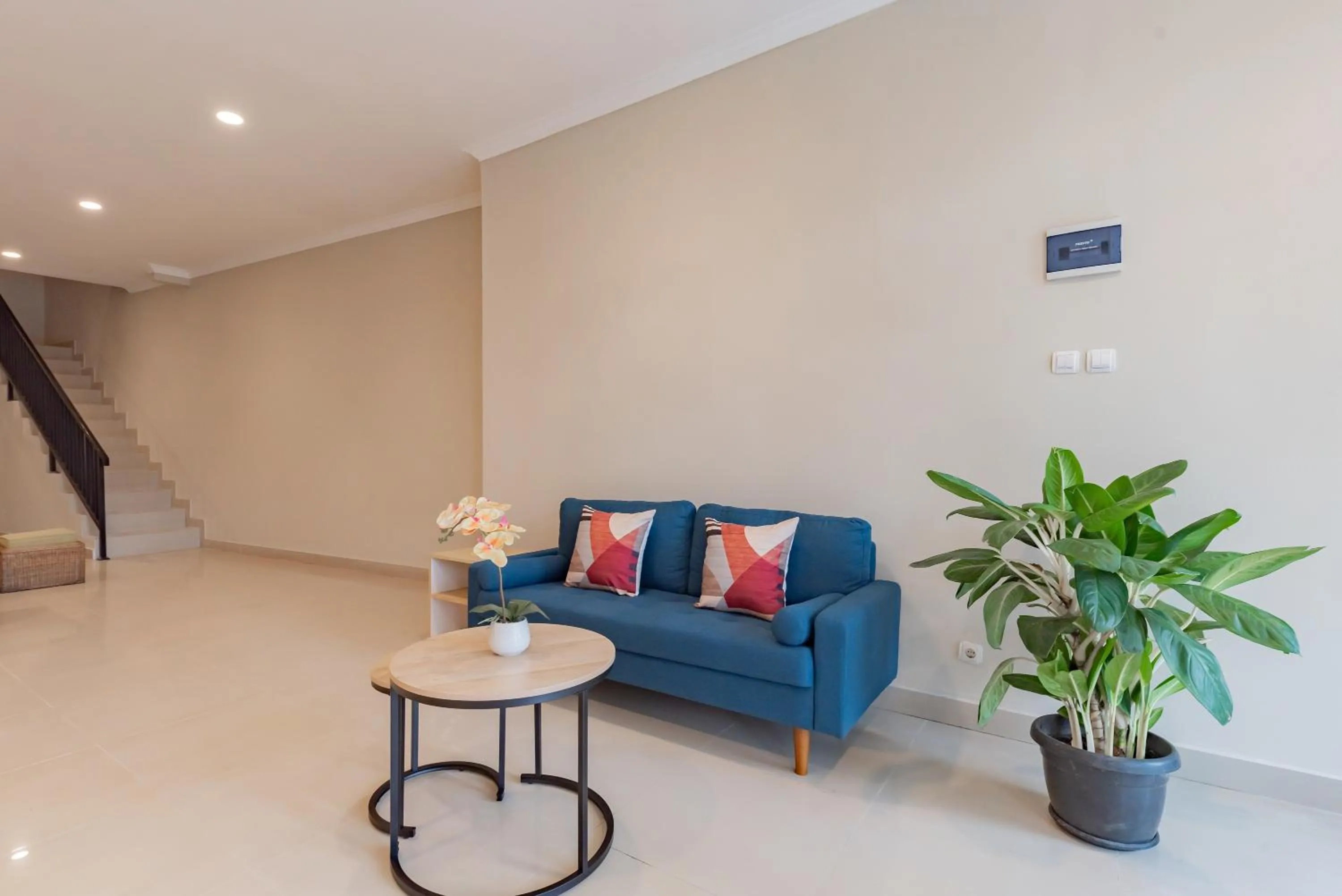 Living room in RedDoorz Plus near Surapati Core