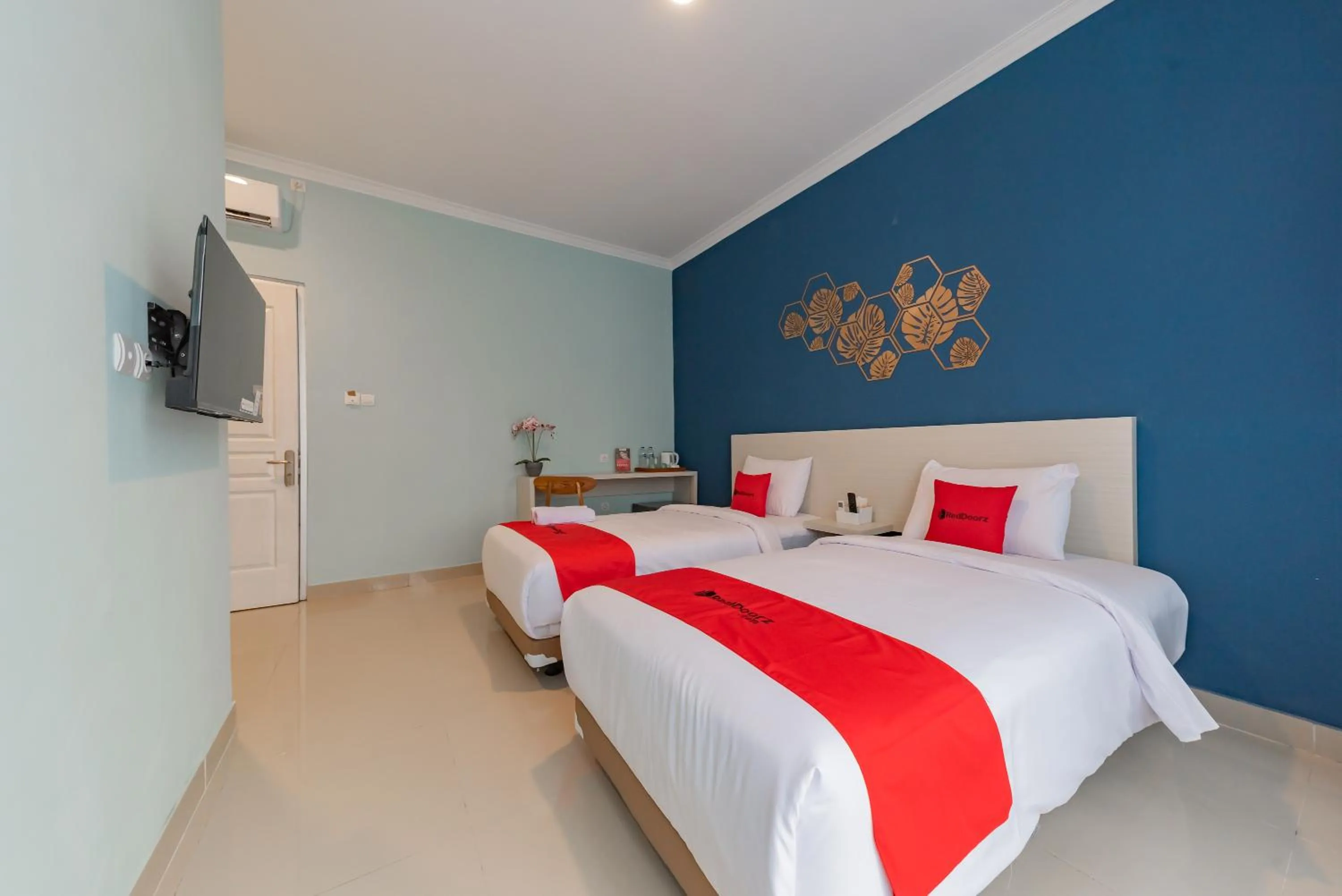 Bedroom, Bed in RedDoorz Plus near Surapati Core