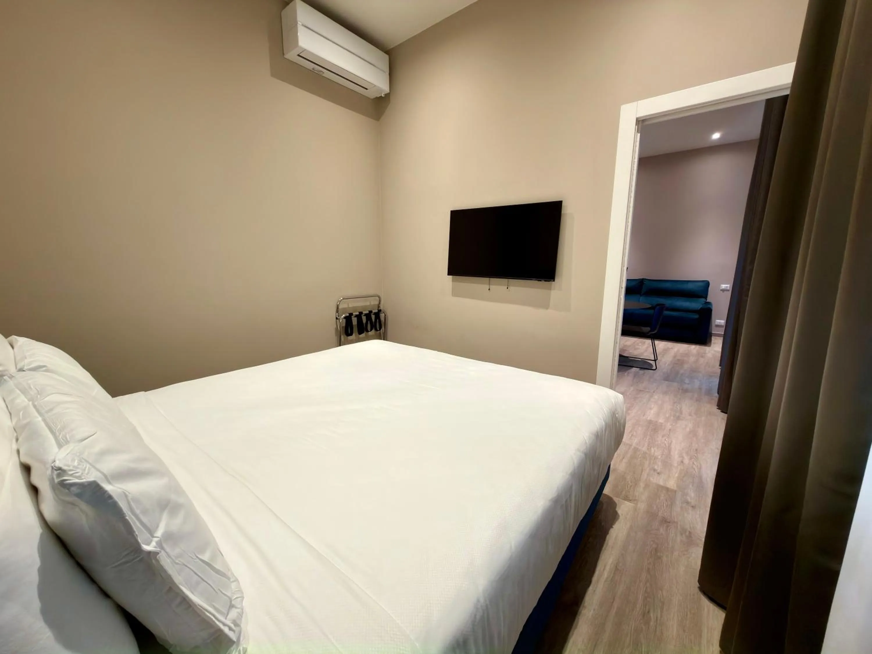 Bedroom, Bed in Vi Suites