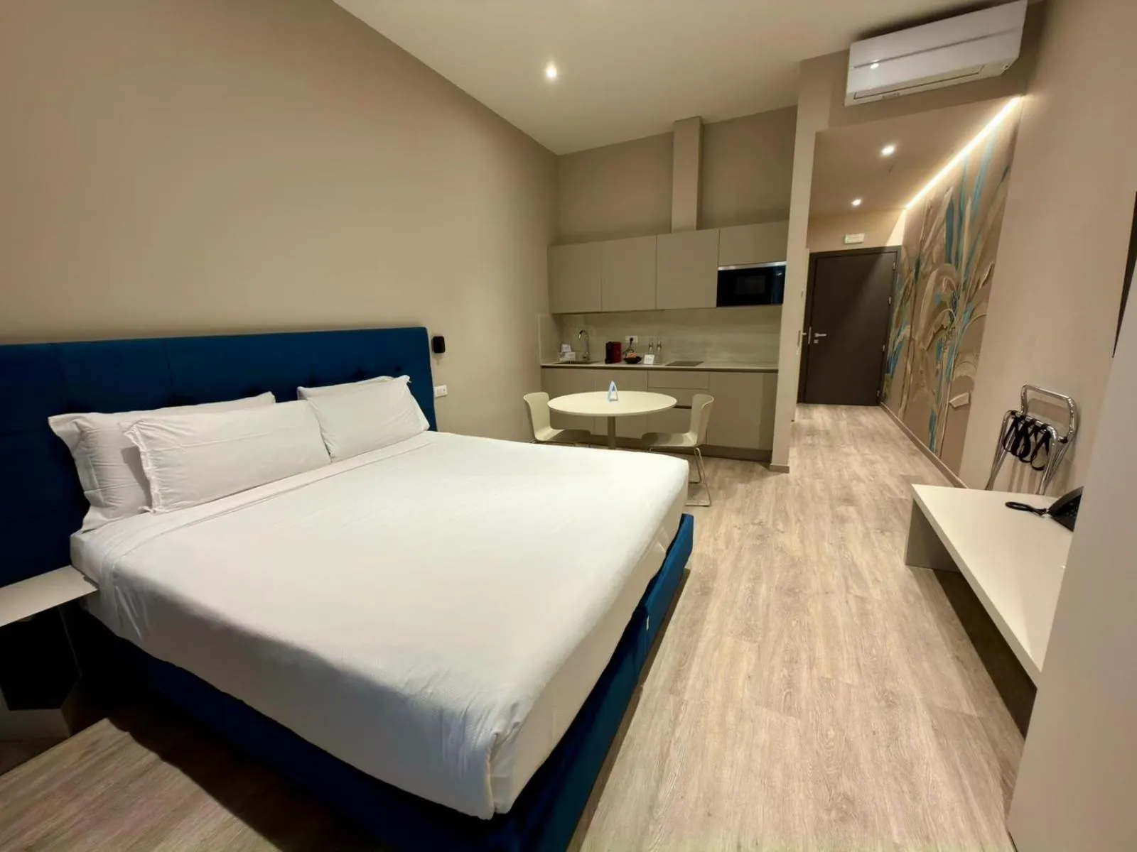 Bedroom, Bed in Vi Suites