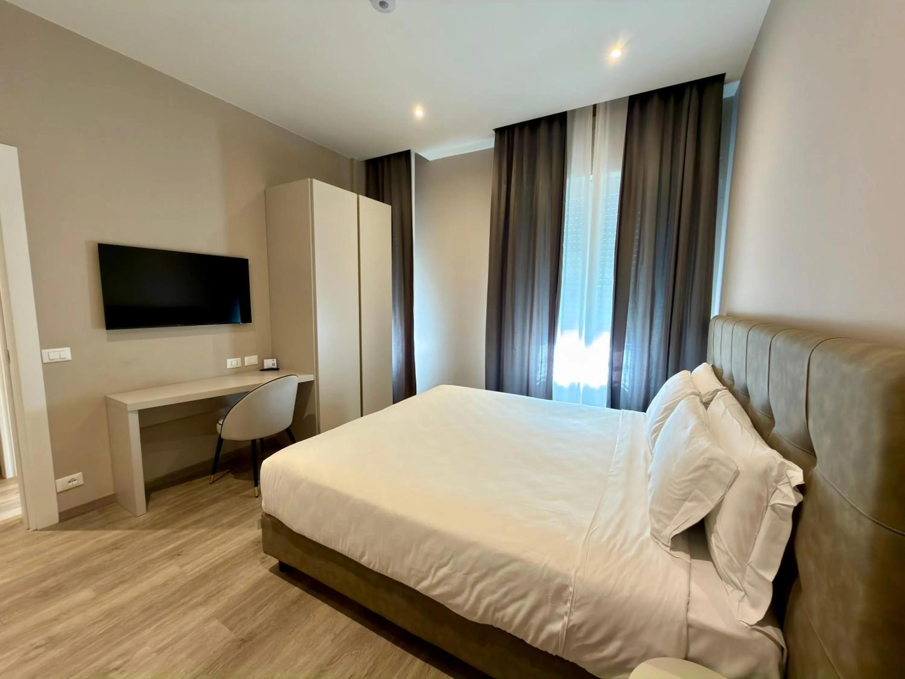 Bedroom, Bed in Vi Suites