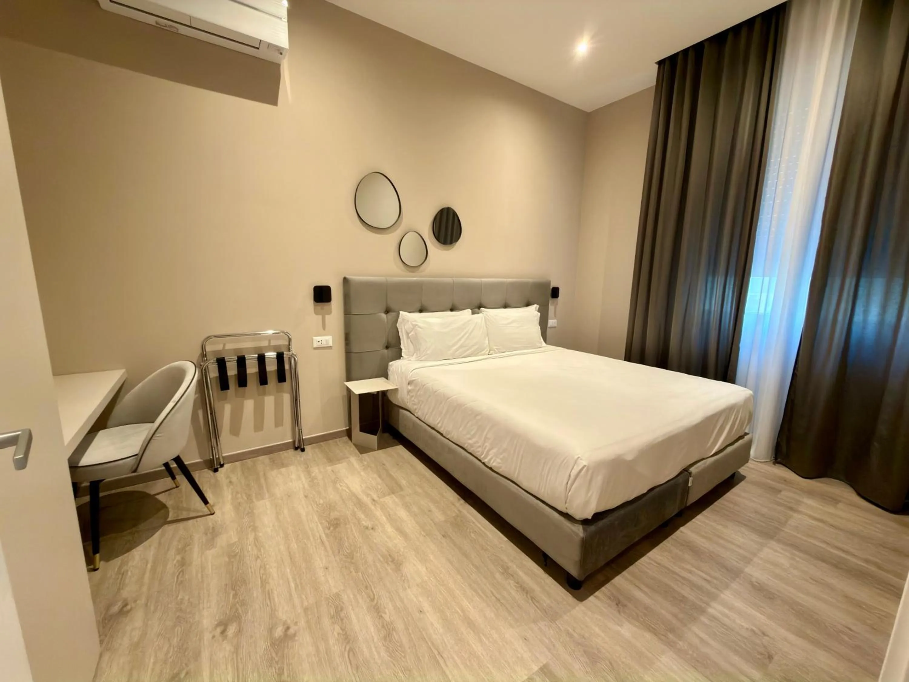 Bedroom, Bed in Vi Suites