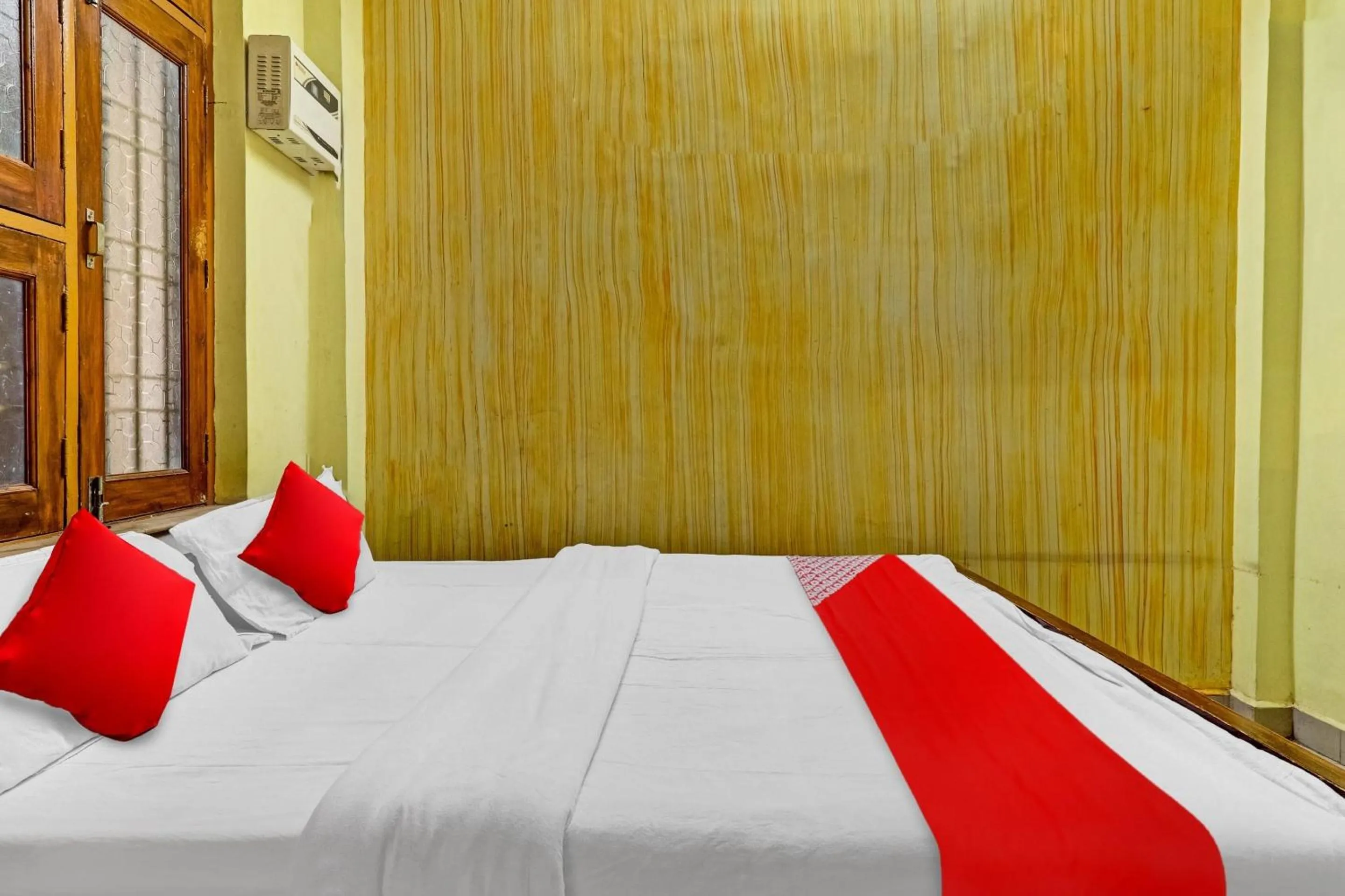 Bedroom in Hotel O Royal