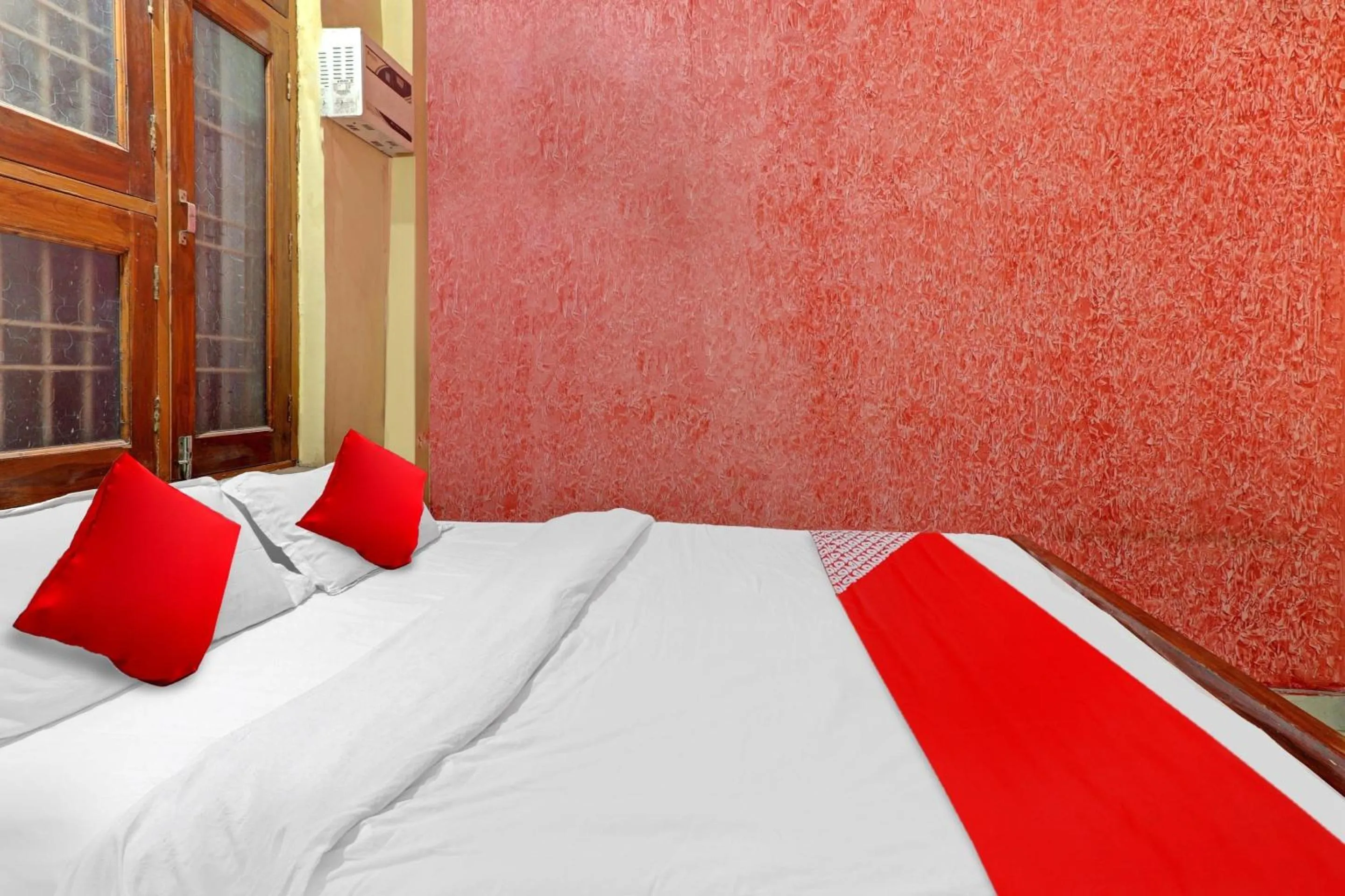 Bedroom in Hotel O Royal