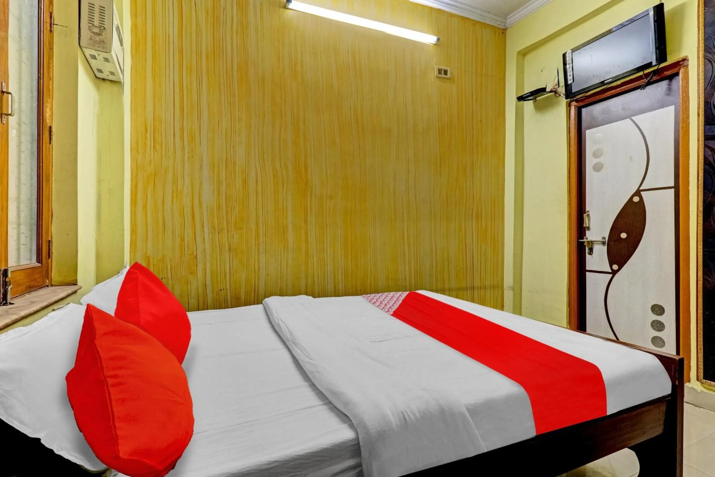 Bedroom in Hotel O Royal