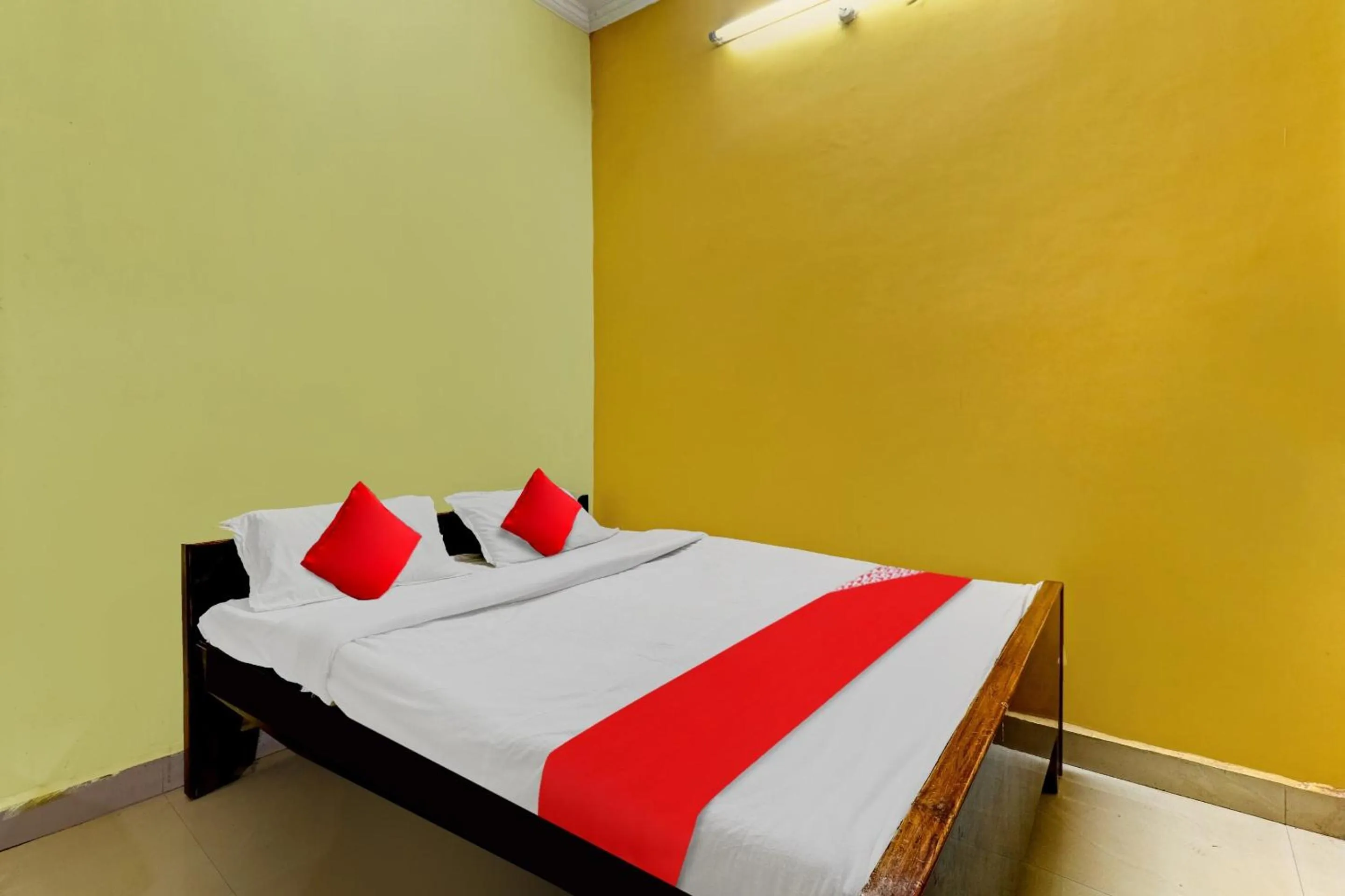 Bedroom in Hotel O Royal