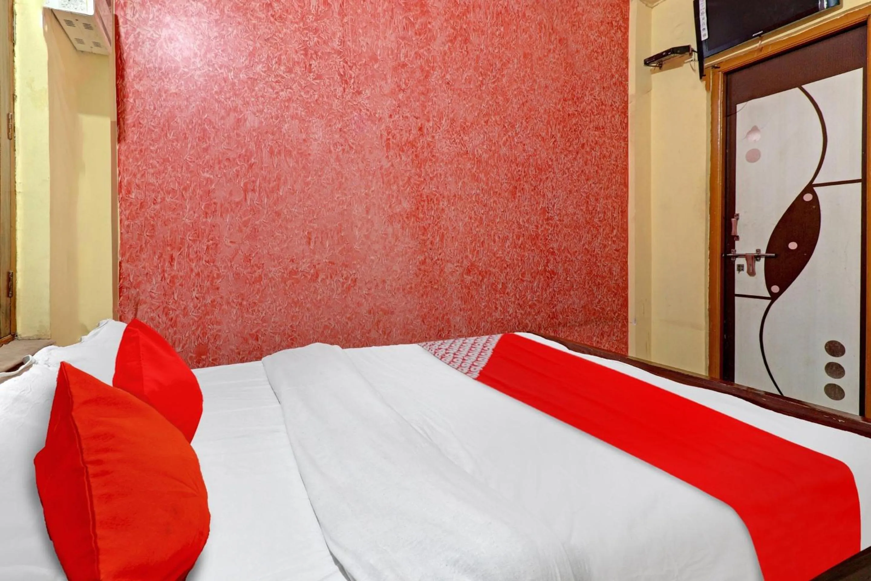 Bedroom in Hotel O Royal