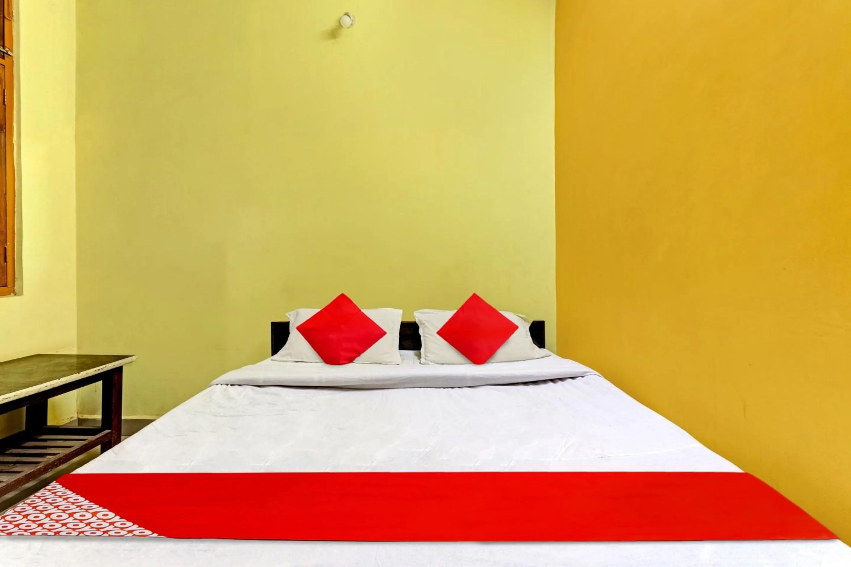 Bedroom in Hotel O Royal