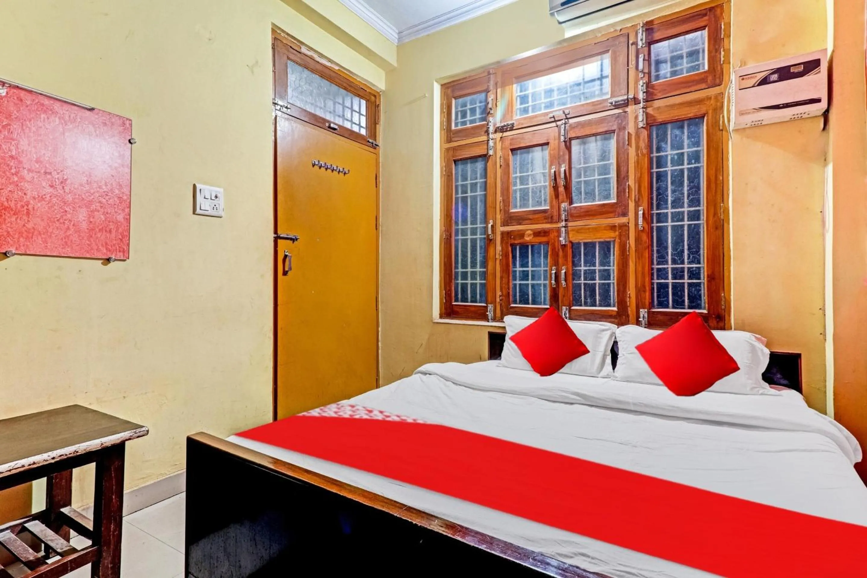 Bedroom in Hotel O Royal