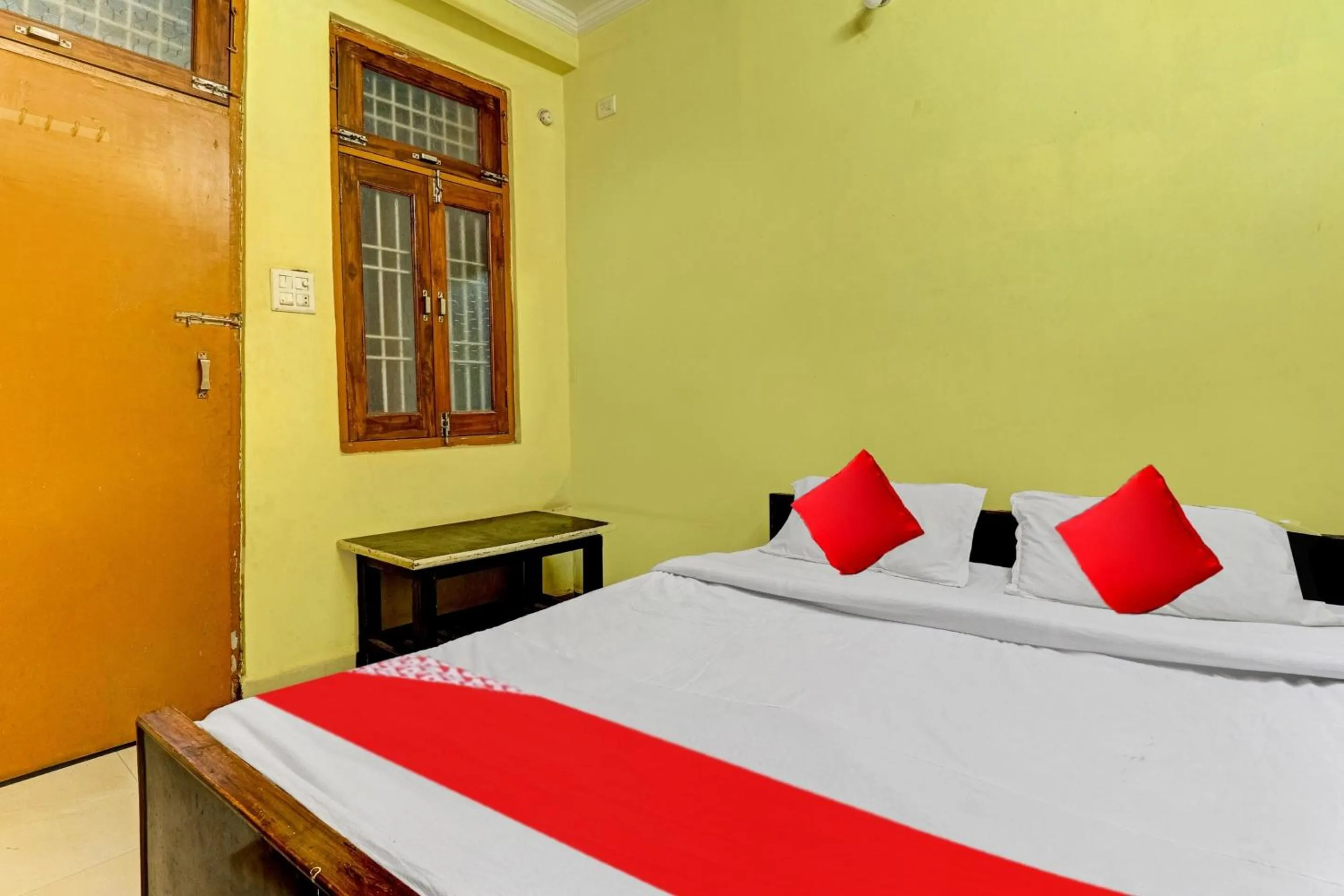 Bedroom in Hotel O Royal