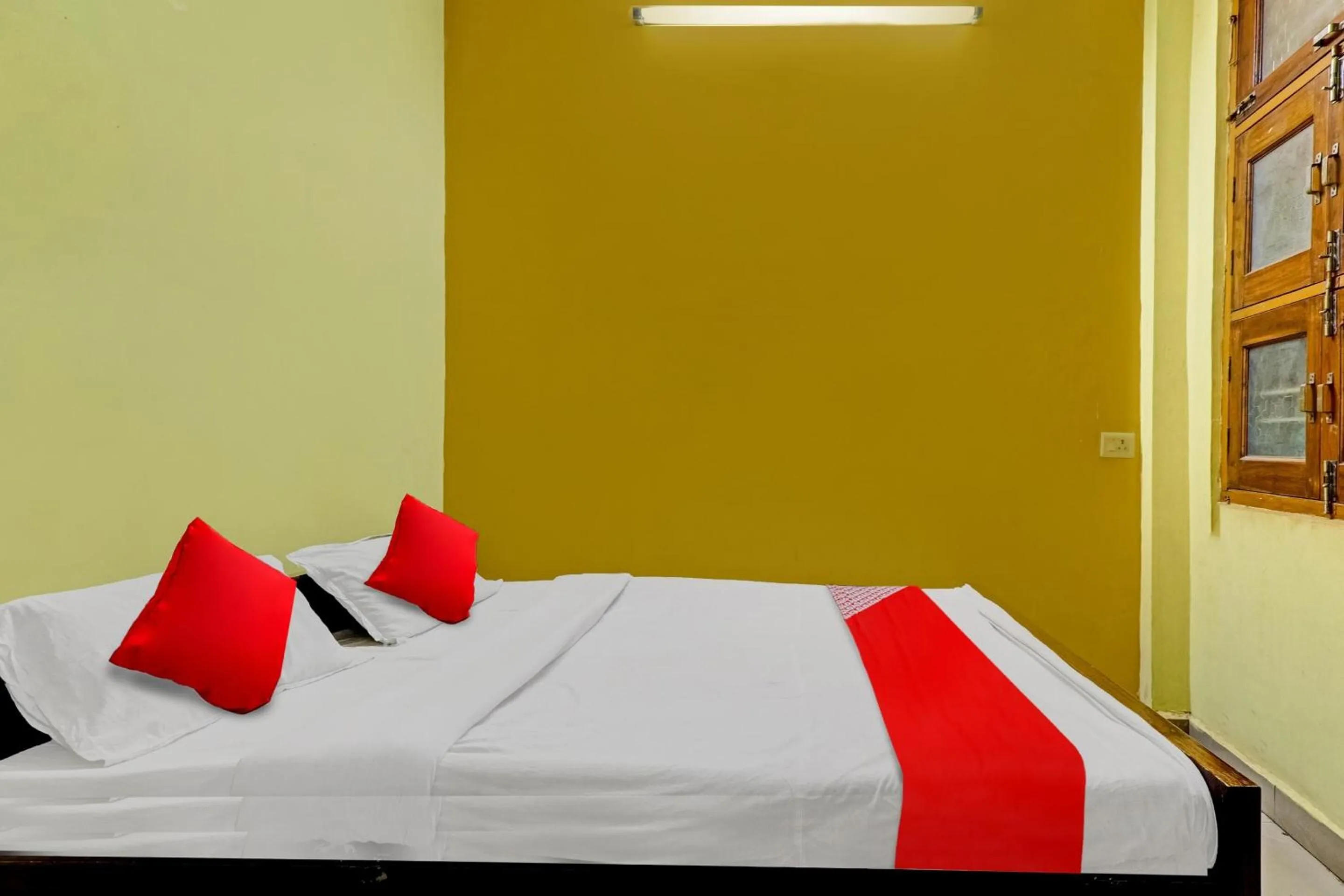 Bedroom in Hotel O Royal