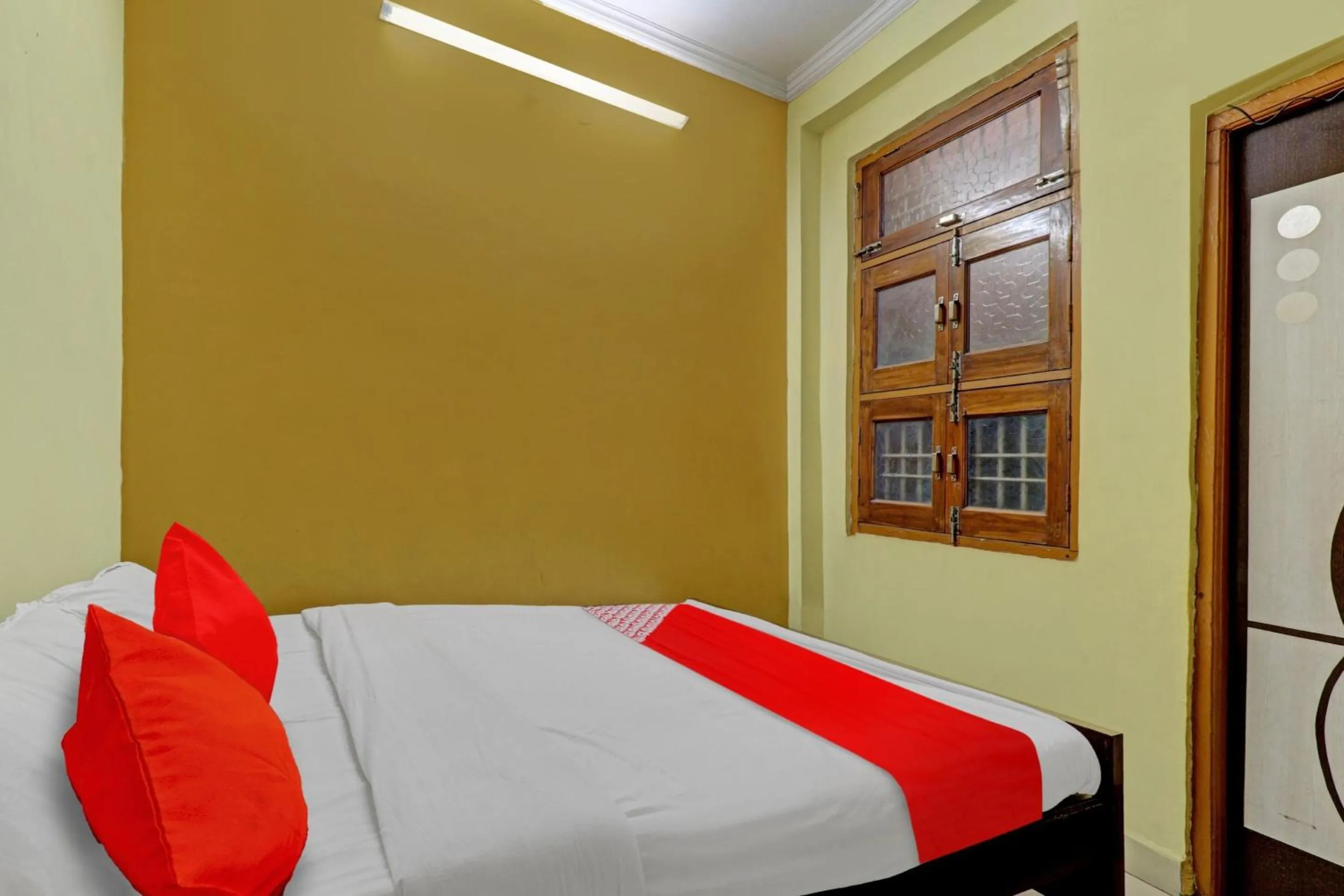 Bedroom in Hotel O Royal