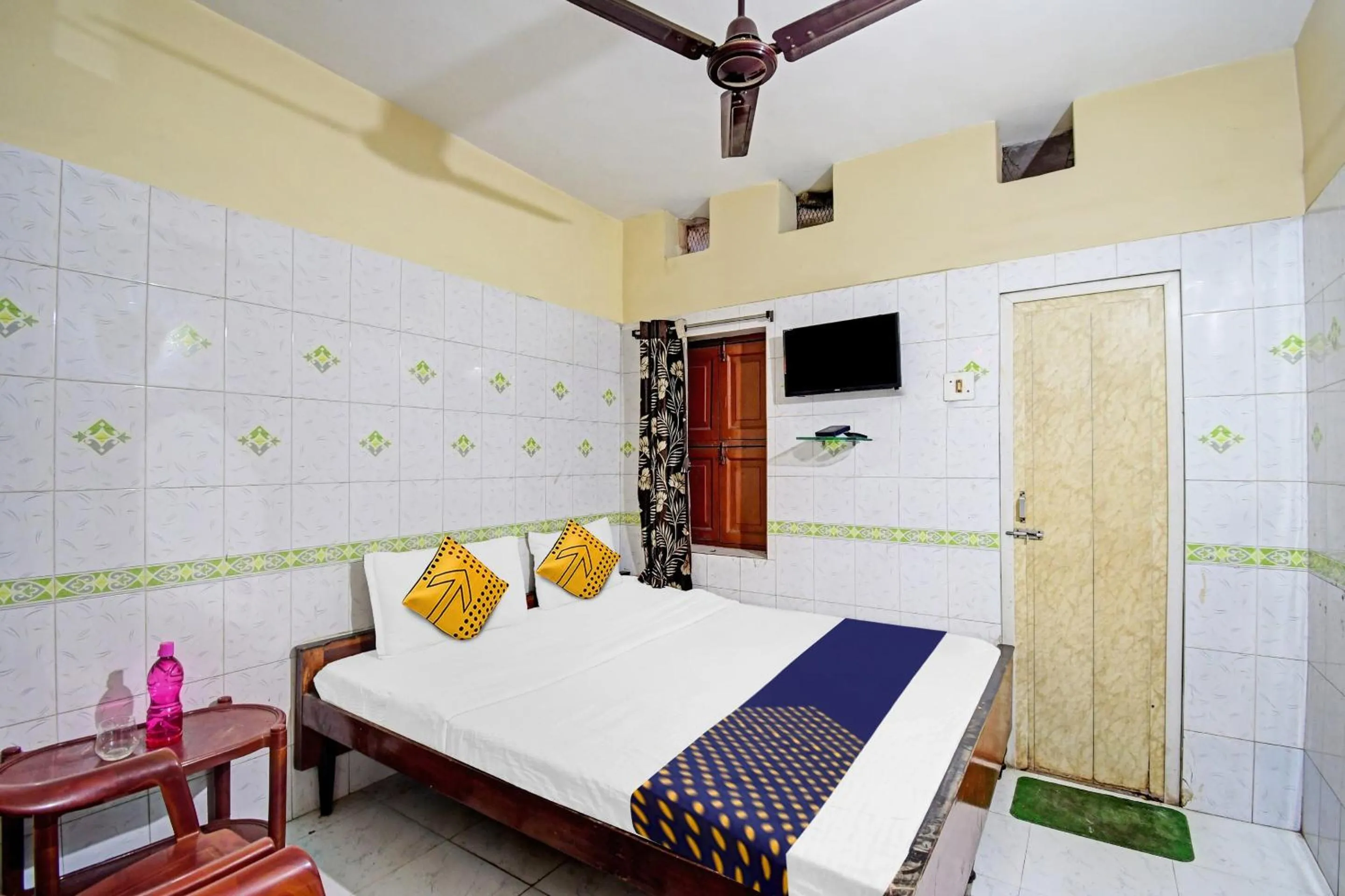 Bedroom, Bed in Hotel O Bikram Lodge