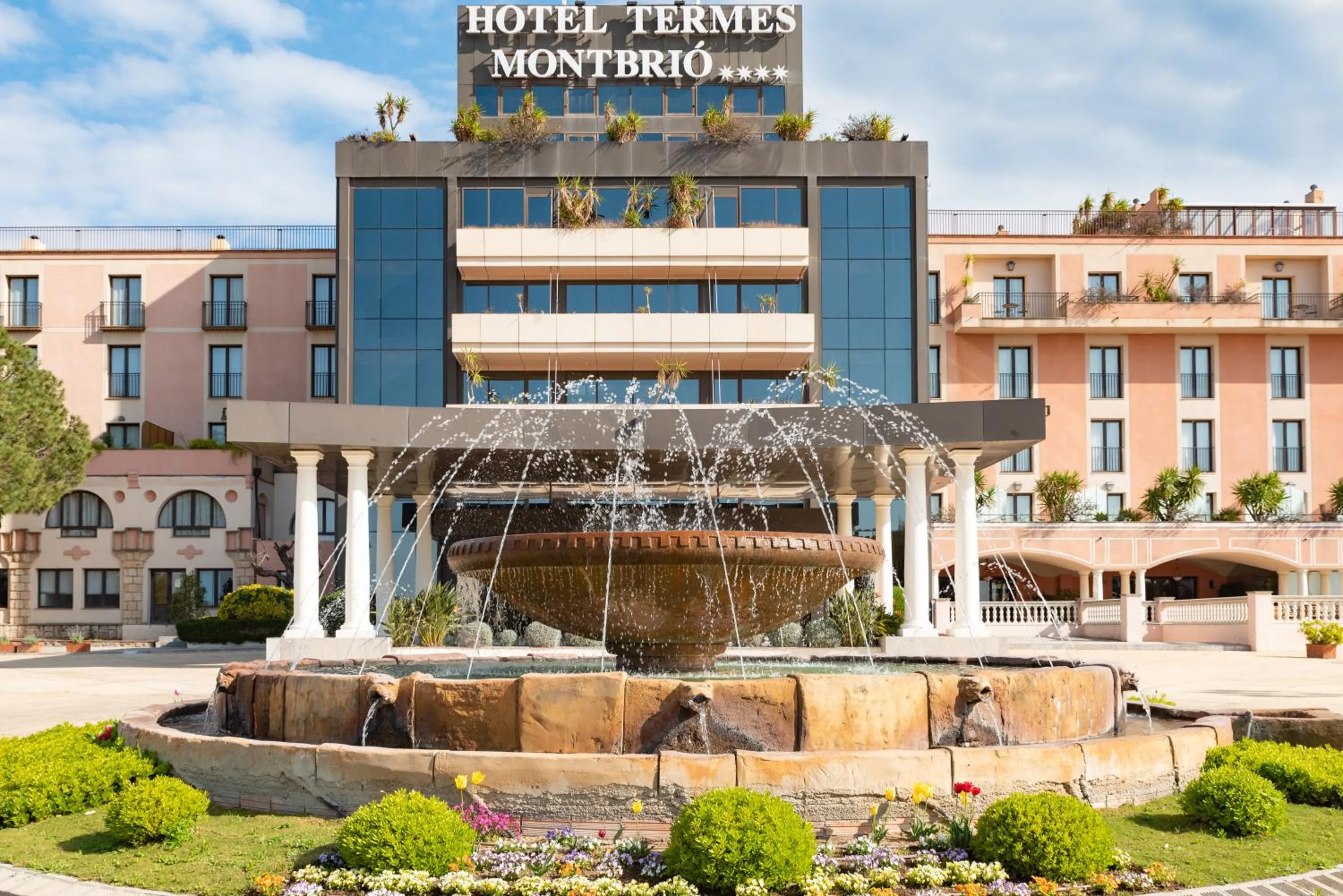 Facade/entrance in Termes Montbrio Hotel & Spa