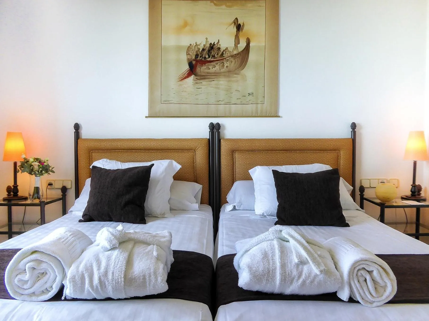 Photo of the whole room, Bed in Termes Montbrio Hotel & Spa