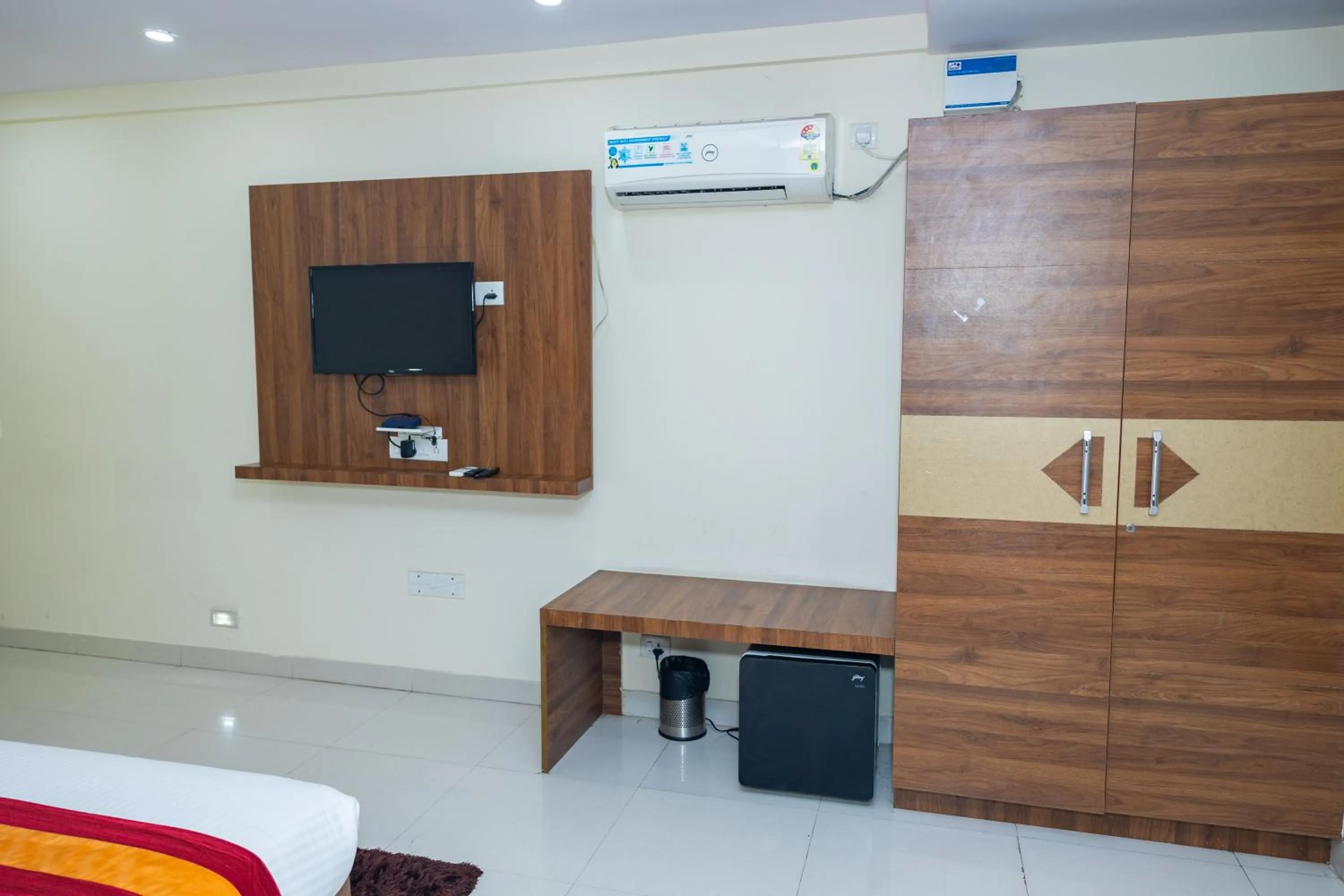 TV and multimedia in Ishwerya Suites