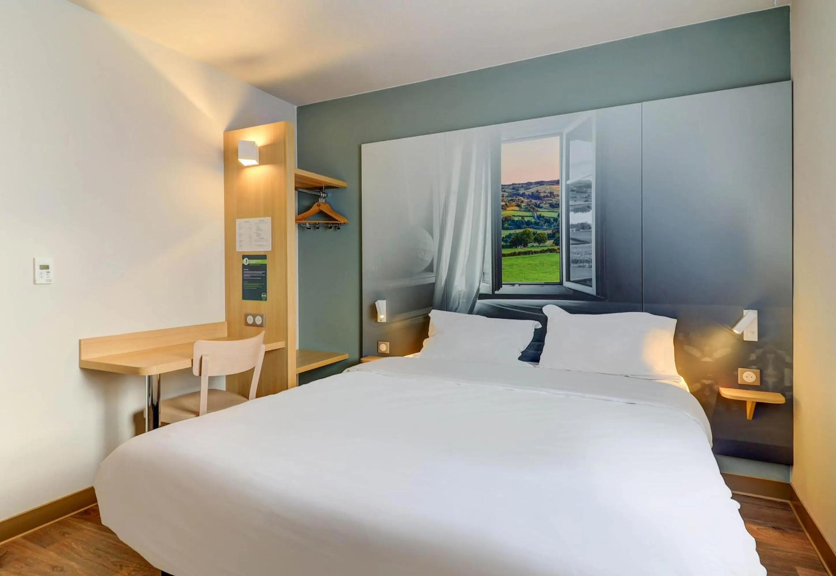 Bedroom, Bed in B&B HOTEL Le Creusot Montchanin