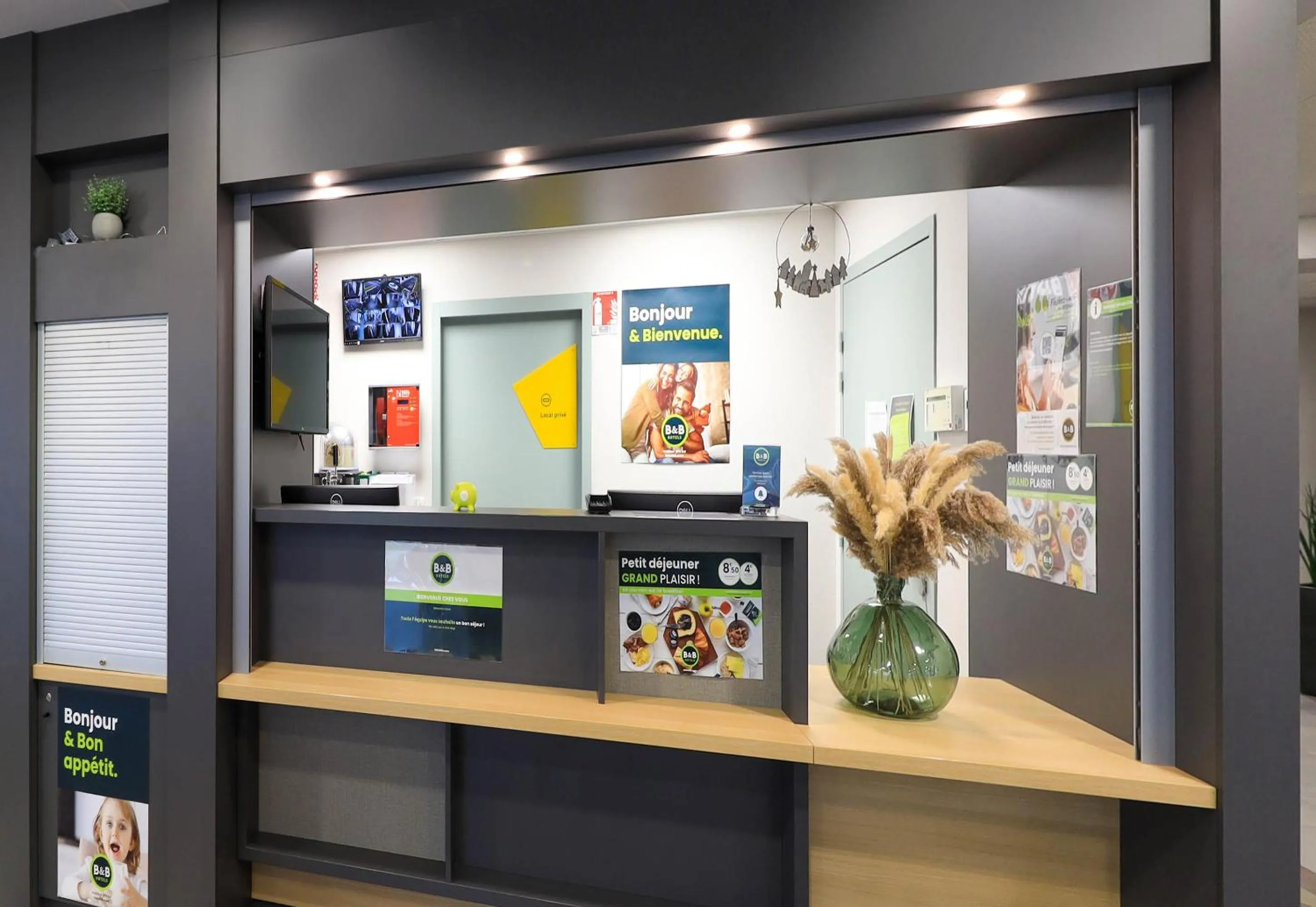 Lobby or reception in B&B HOTEL Le Creusot Montchanin