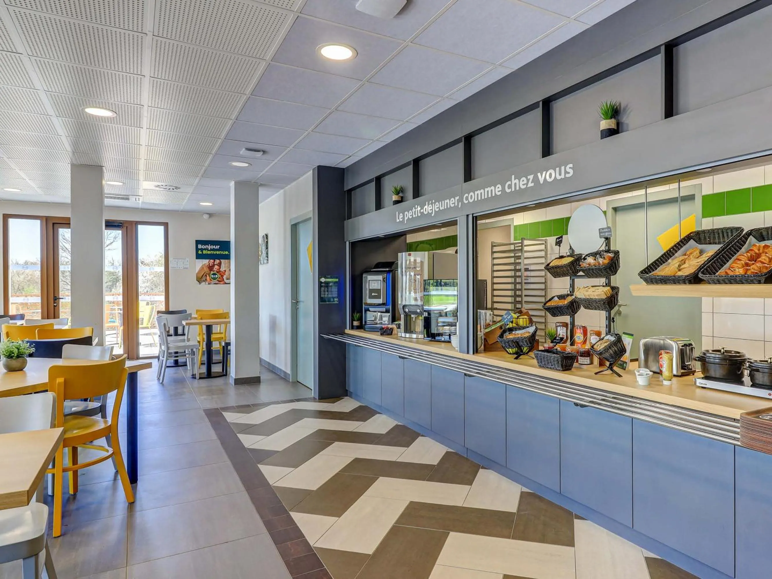 Breakfast in B&B HOTEL Le Creusot Montchanin