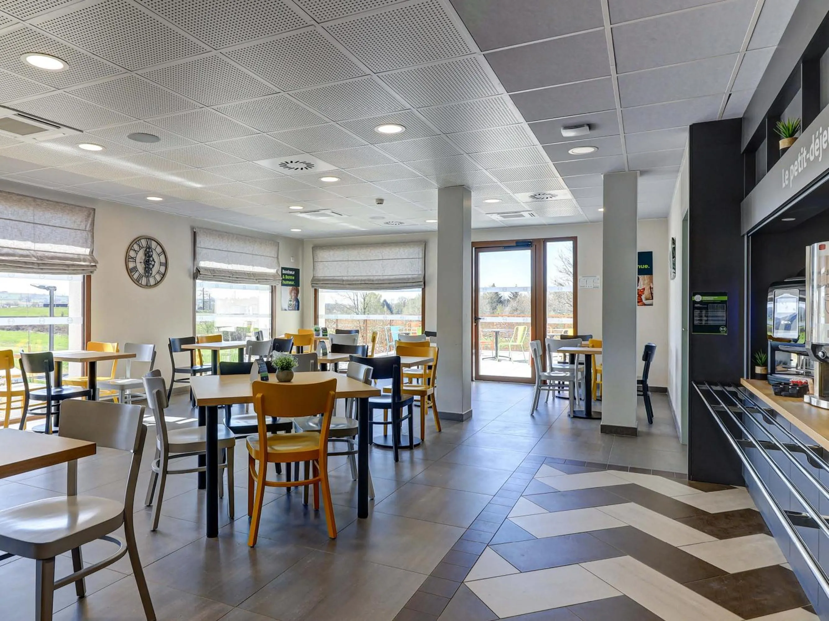 Breakfast in B&B HOTEL Le Creusot Montchanin