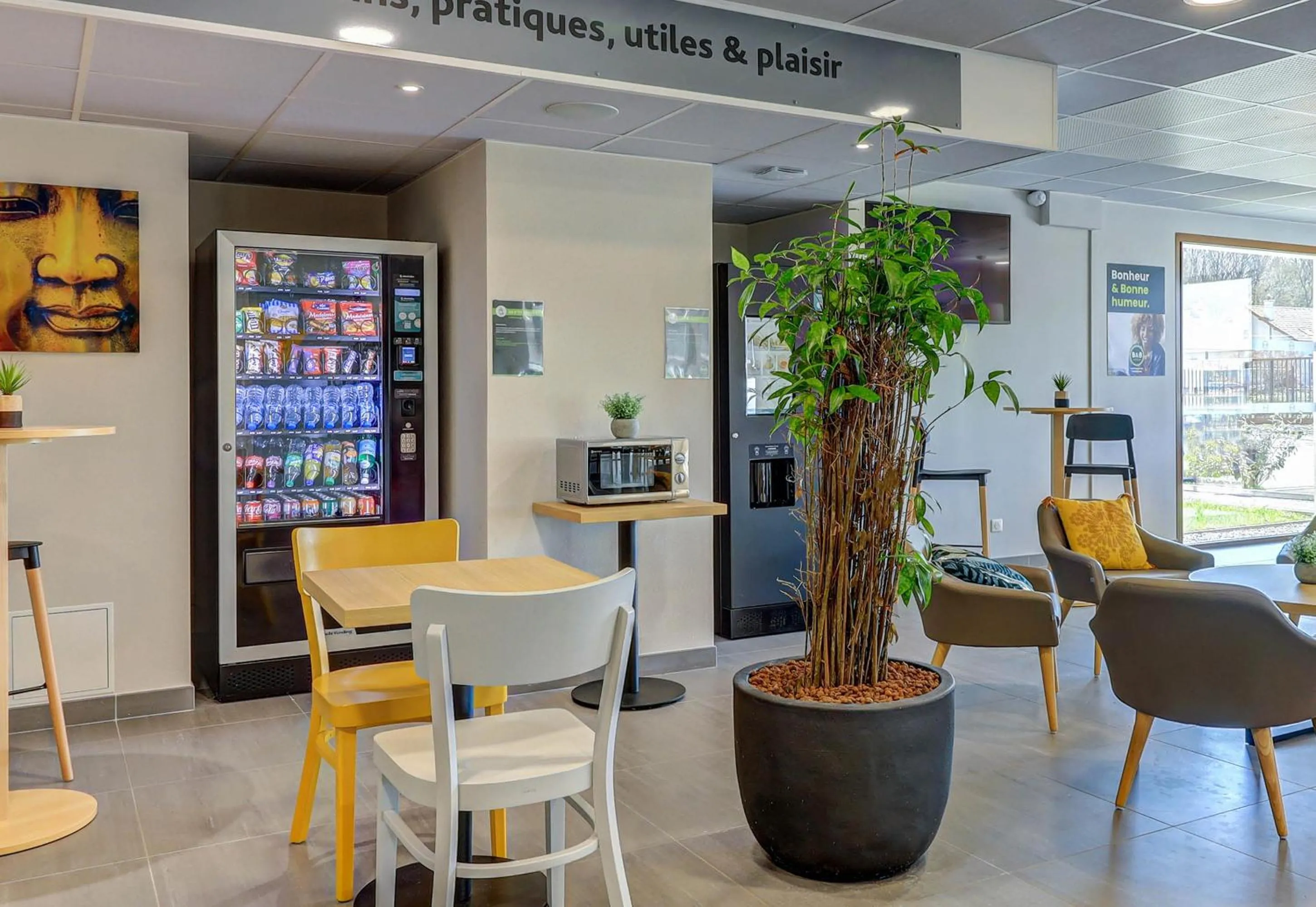 Lobby or reception in B&B HOTEL Le Creusot Montchanin