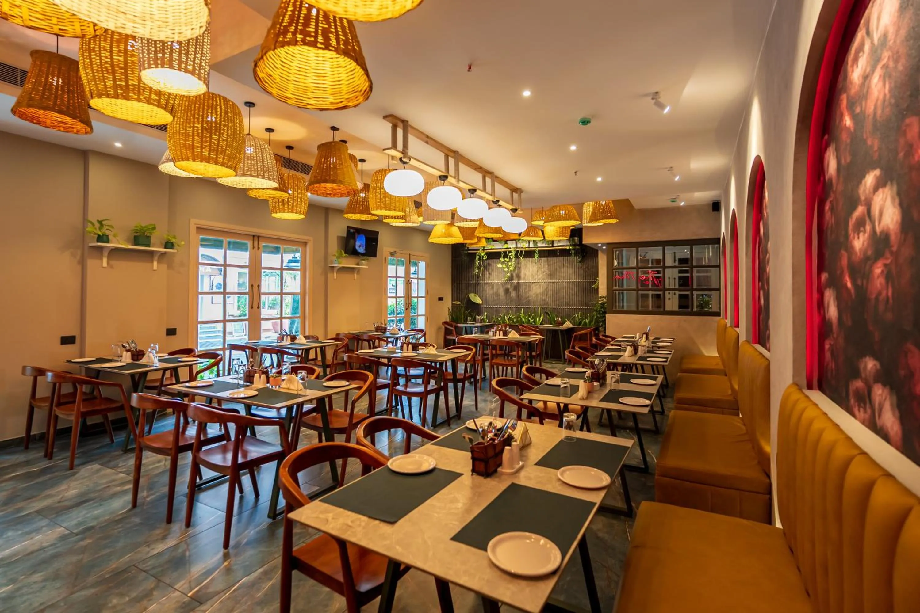 Restaurant/places to eat in De Fleur Hotel