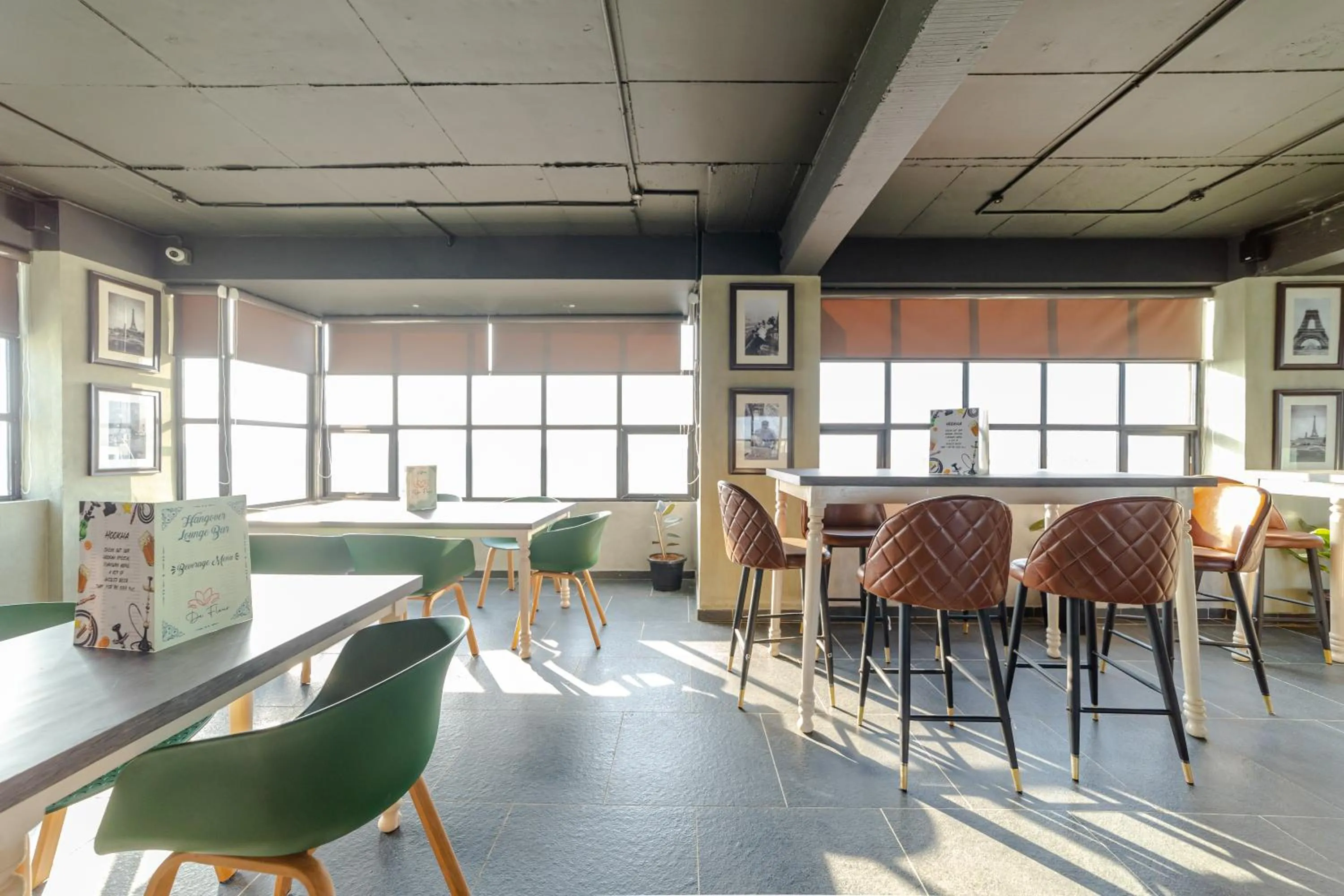 Restaurant/places to eat in De Fleur Hotel