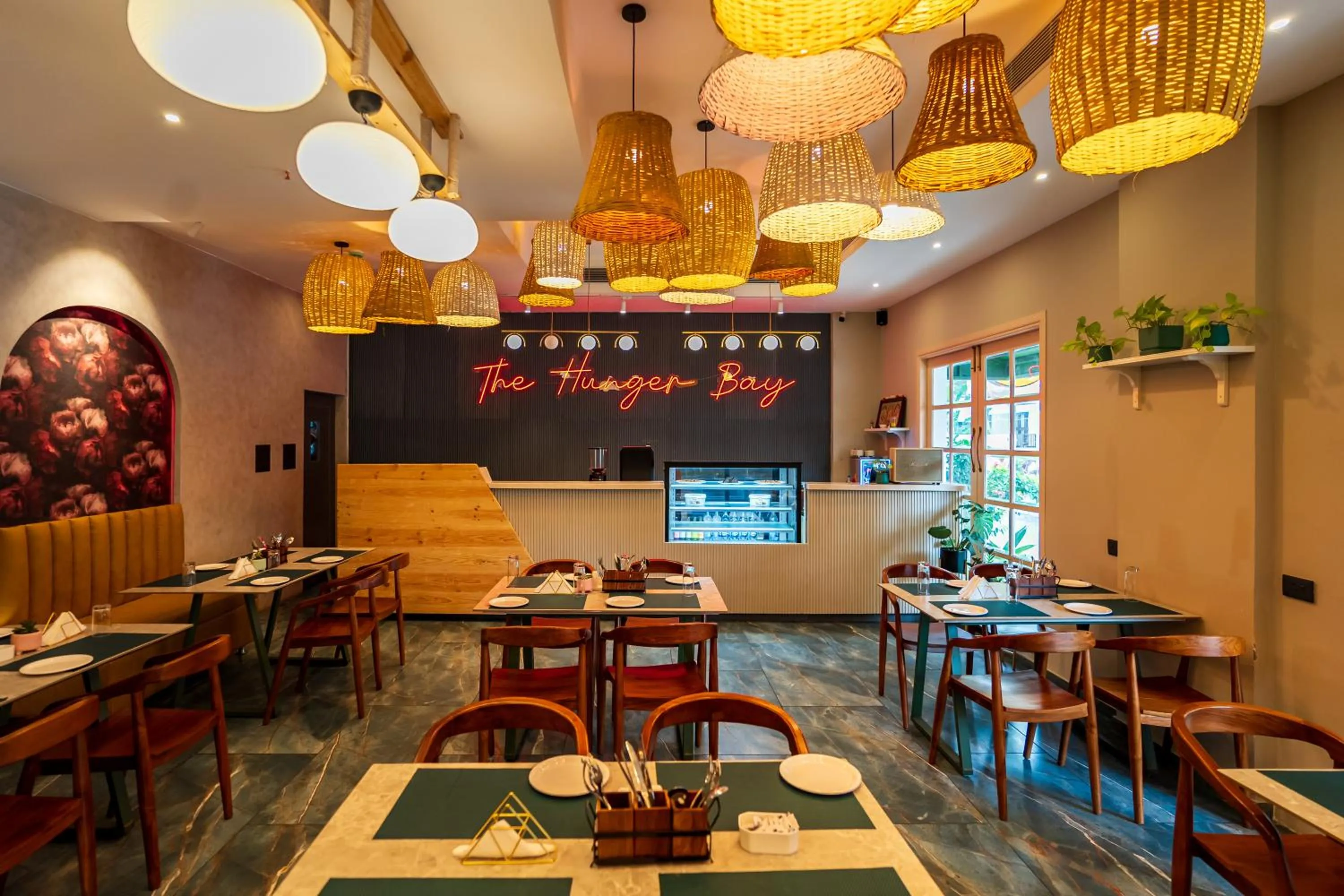 Restaurant/places to eat in De Fleur Hotel