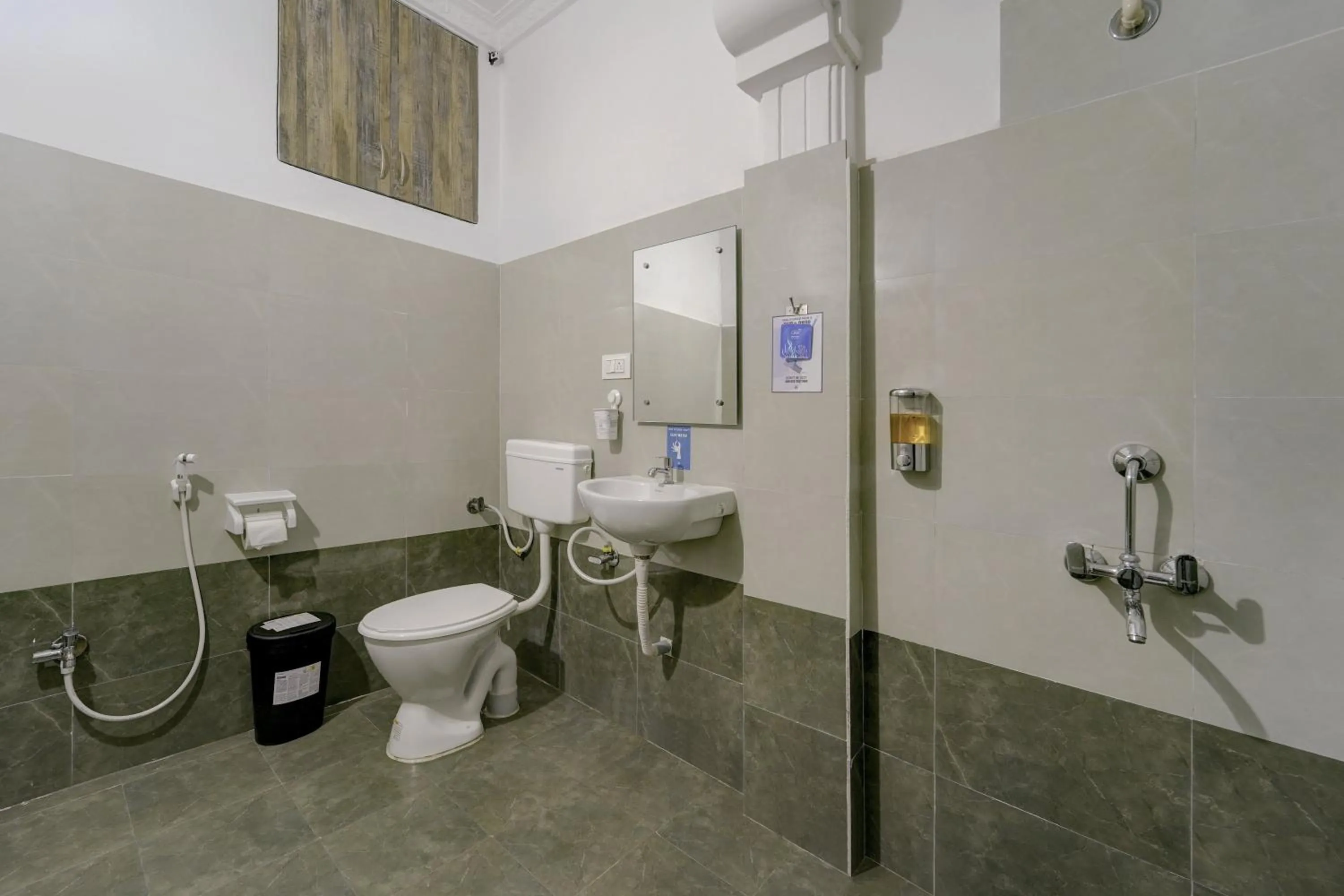 Shower in Zostel Hyderabad