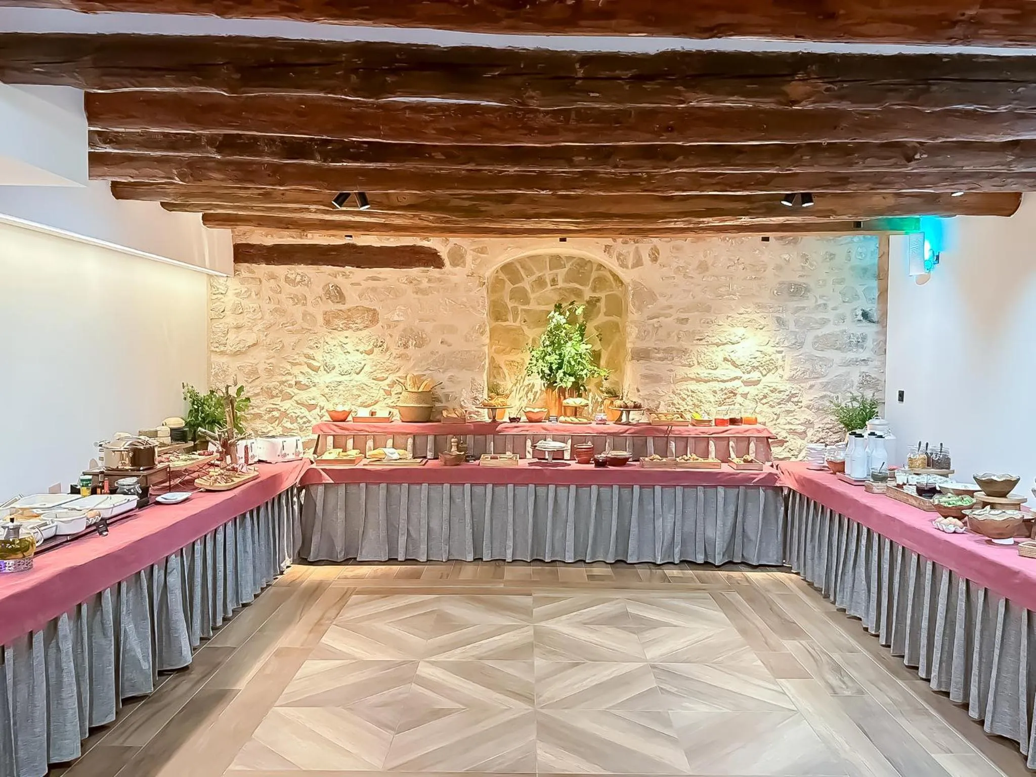 Buffet breakfast in Hotel de La Trucha