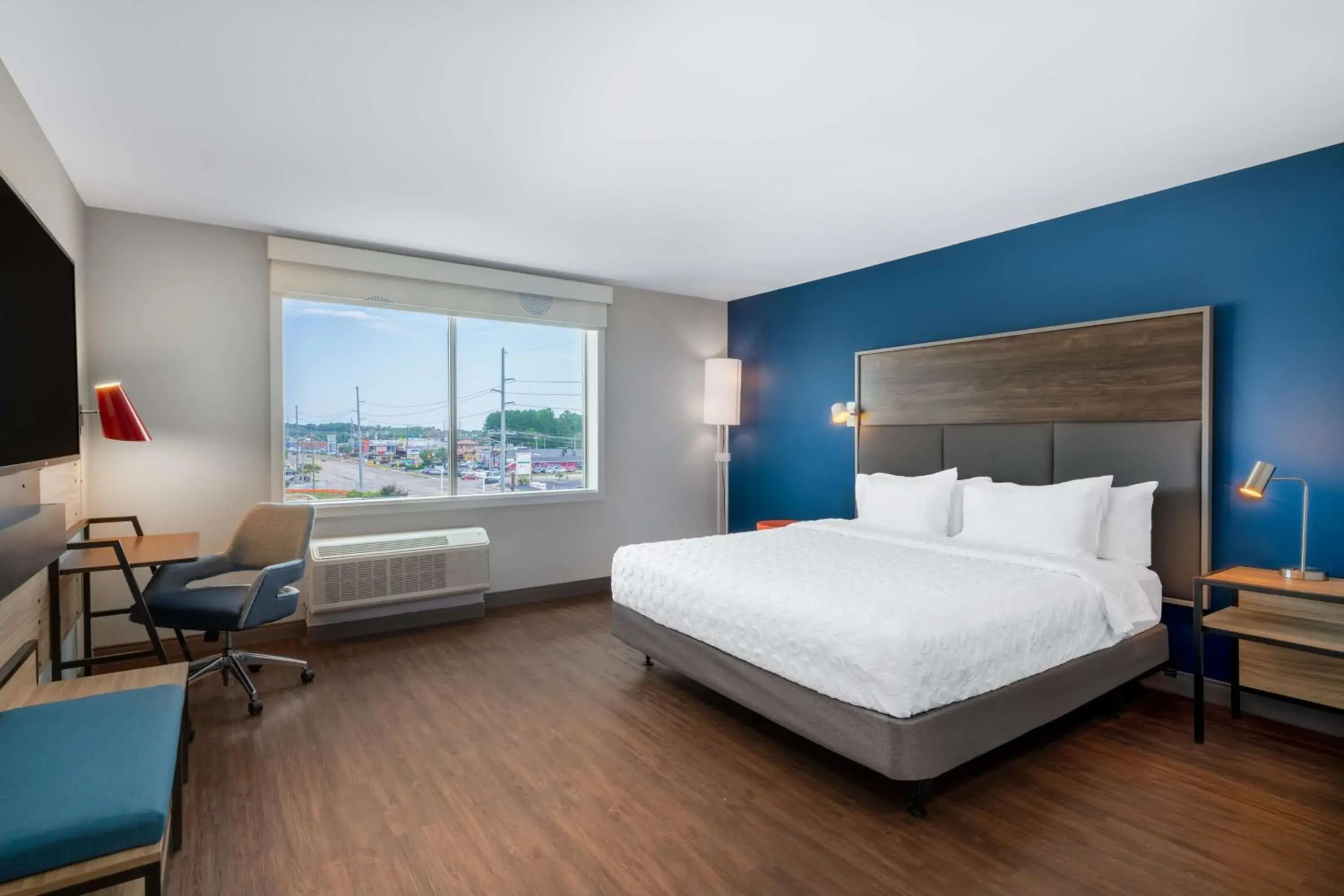 King Room with Roll-In Shower - Mobility Access in Tru By Hilton Fayetteville Fort Bragg King Room with Roll-In Shower - Mobility Access in Tru By Hilton Fayetteville Fort Bragg