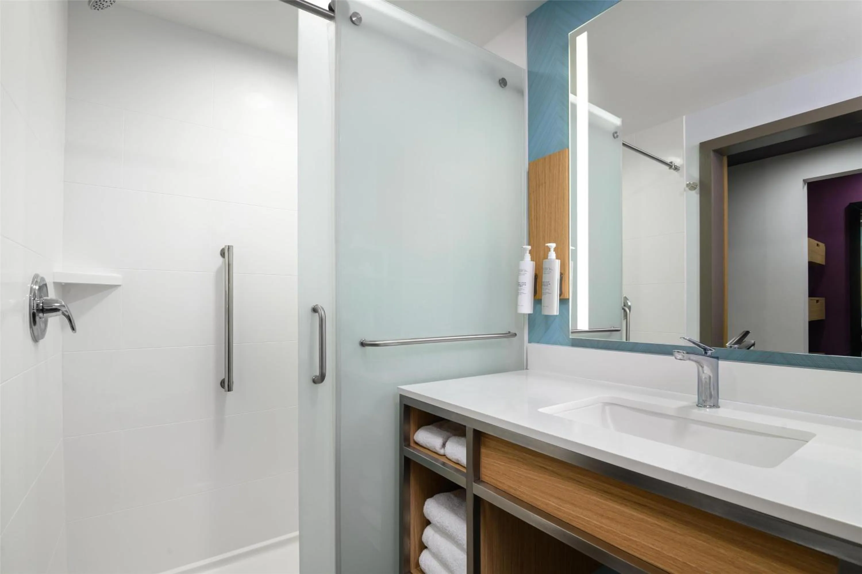 Bathroom in Hilton Garden Inn Orlando I-4 Millenia Blvd Mall