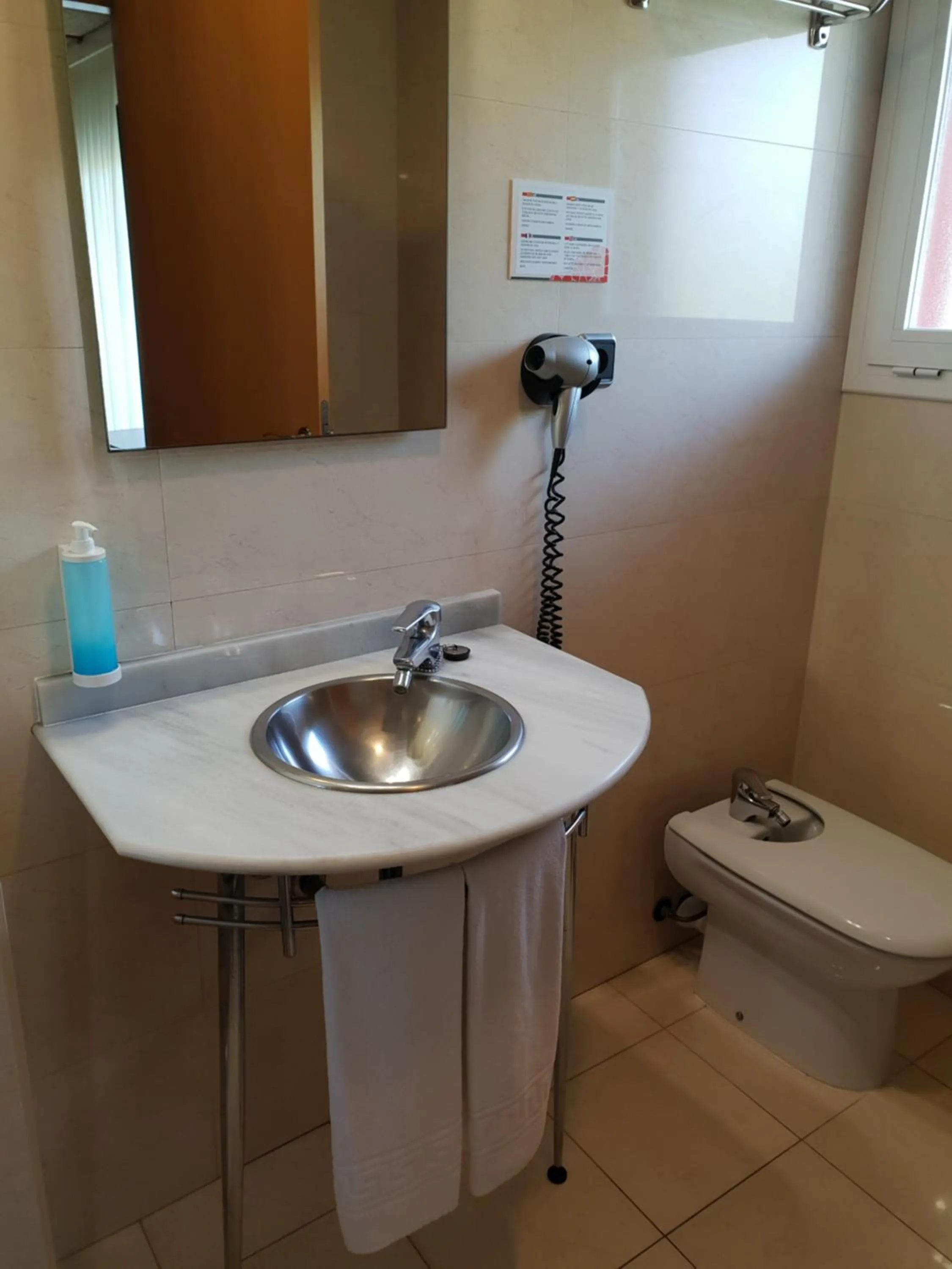 Toilet in Hotel Spa Pinar del Mar