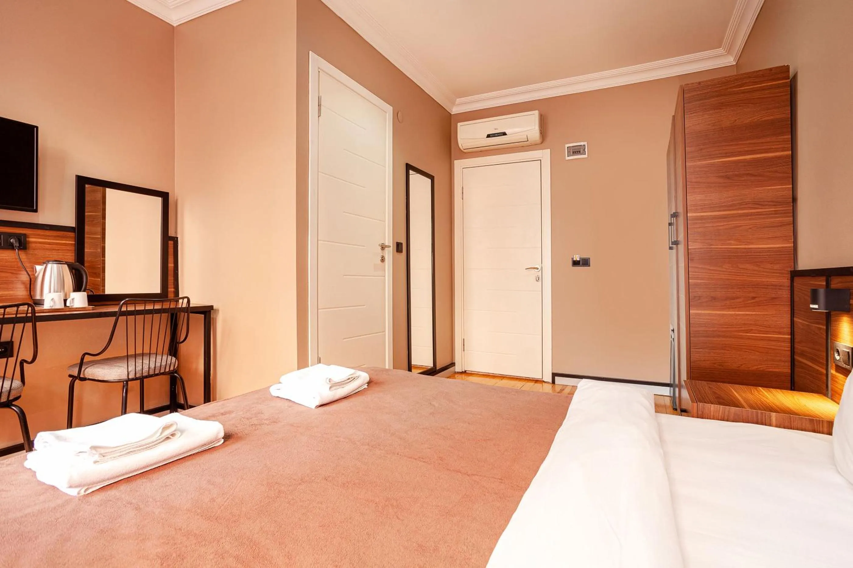 Photo of the whole room, Bed in Aram Kerasi Rooms