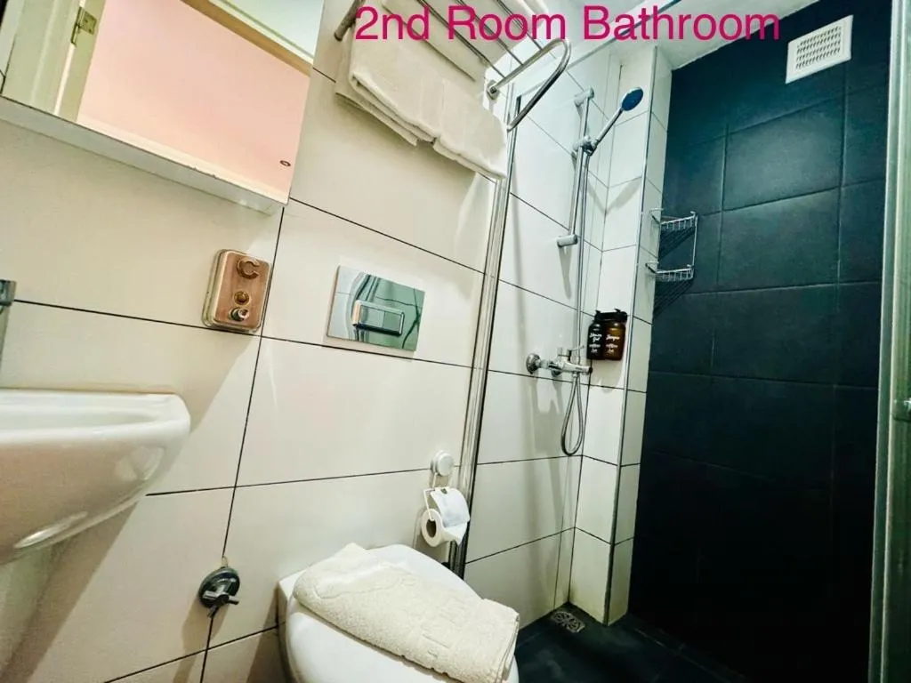 Shower in Aram Kerasi Rooms