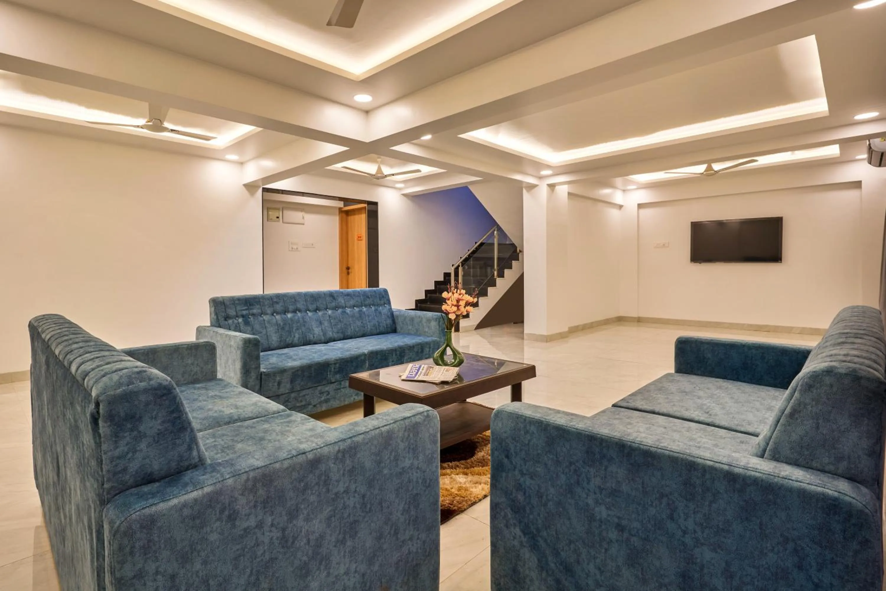 Communal lounge/ TV room in Drizzle Resort with Swimming pool Near Maapro Garden