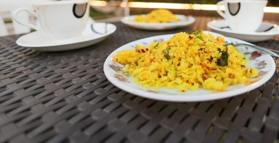 Food in Drizzle Resort with Swimming pool Near Maapro Garden