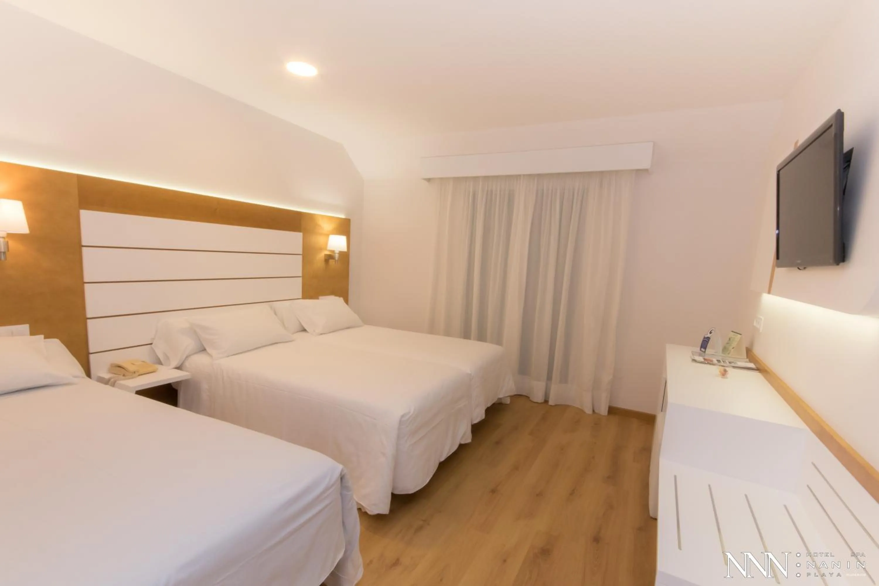 Bed in Hotel Spa Nanin Playa